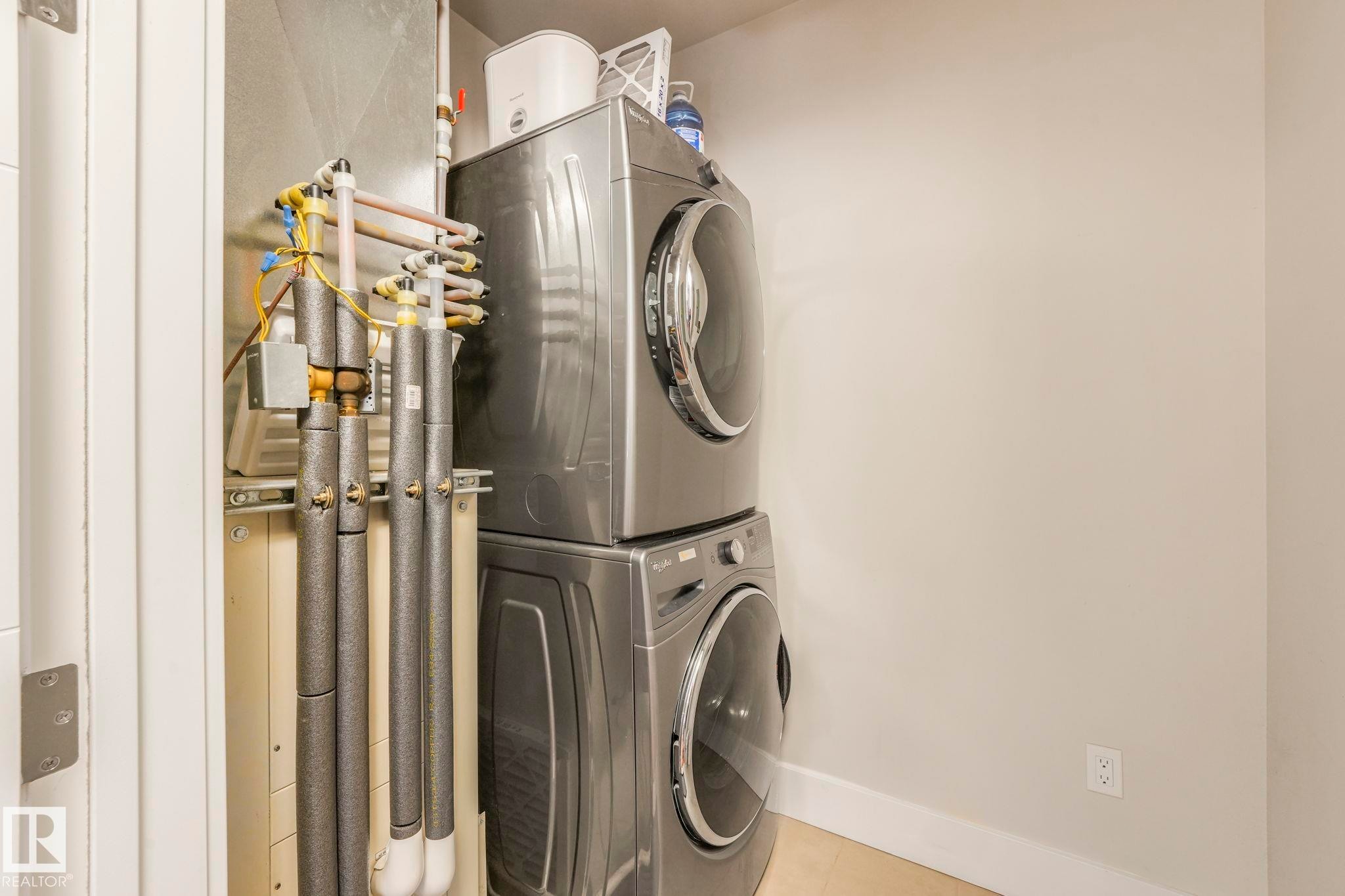 814 200 Bellerose Drive, St. Albert, AB - Indoor Photo Showing Laundry Room