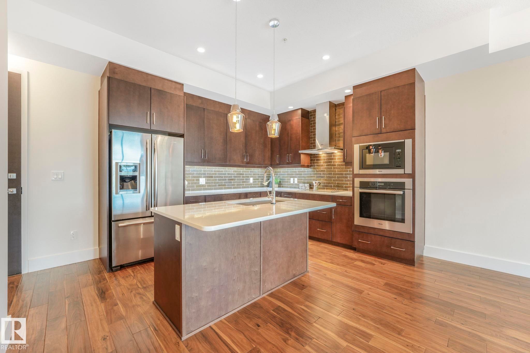 814 200 Bellerose Drive, St. Albert, AB - Indoor Photo Showing Kitchen With Double Sink