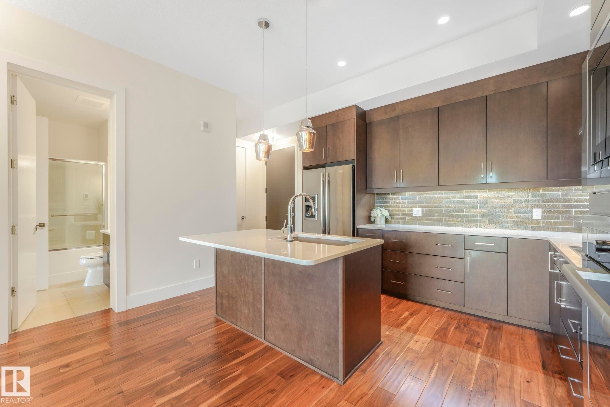 814 200 Bellerose Drive, St. Albert, AB - Indoor Photo Showing Kitchen With Upgraded Kitchen