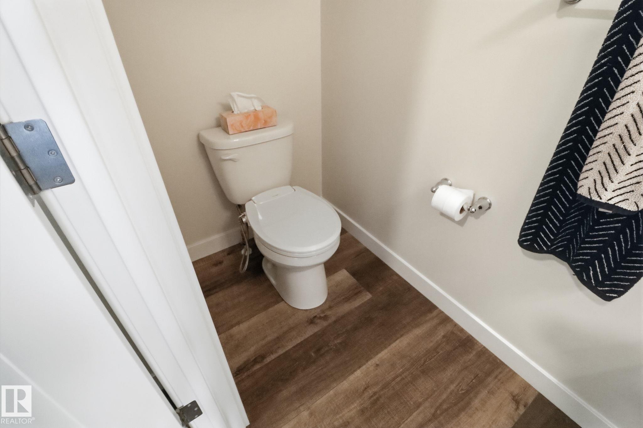 5108 Lark Crescent Nw, Edmonton, AB - Indoor Photo Showing Bathroom