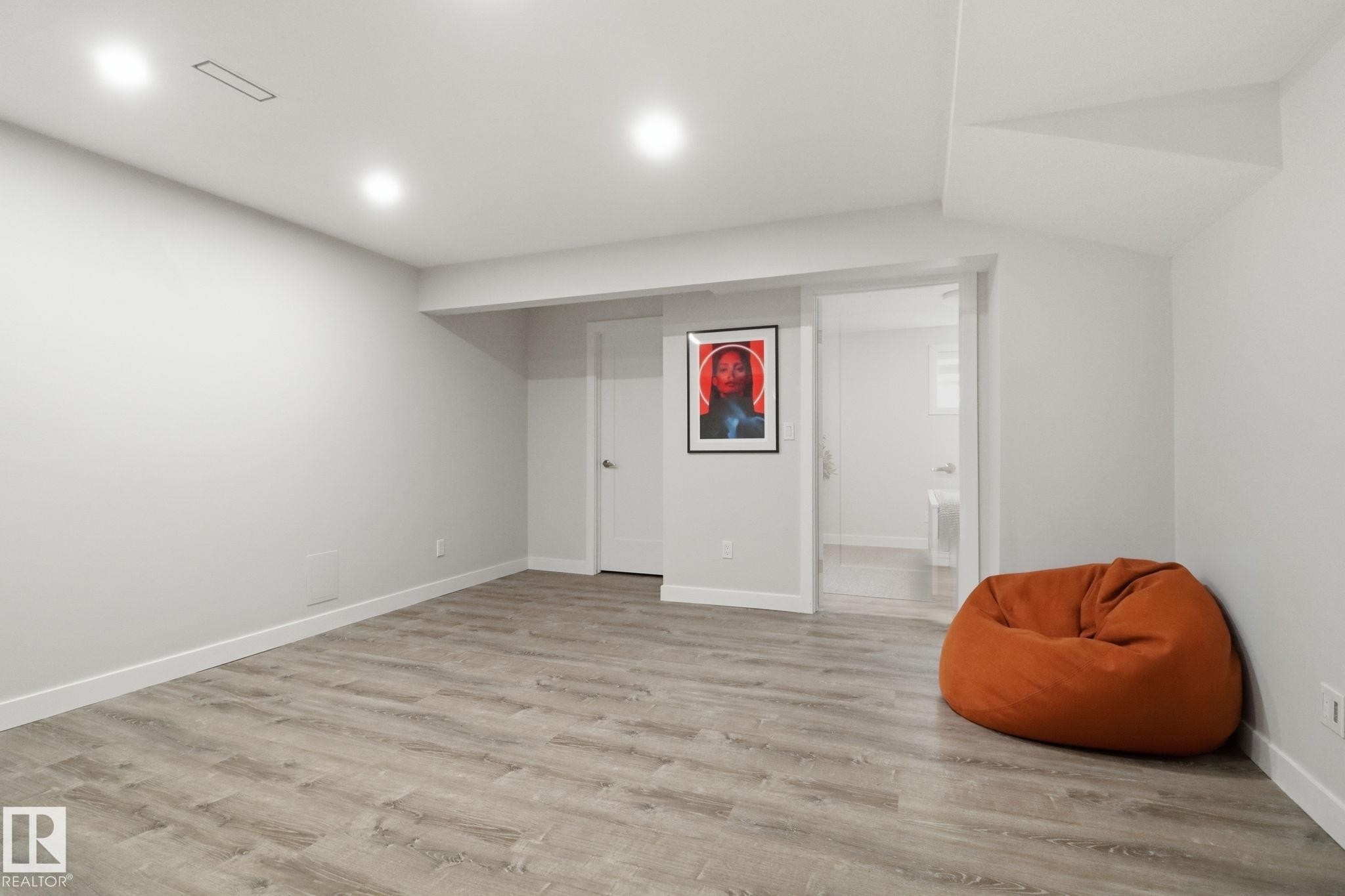 5108 Lark Crescent Nw, Edmonton, AB - Indoor