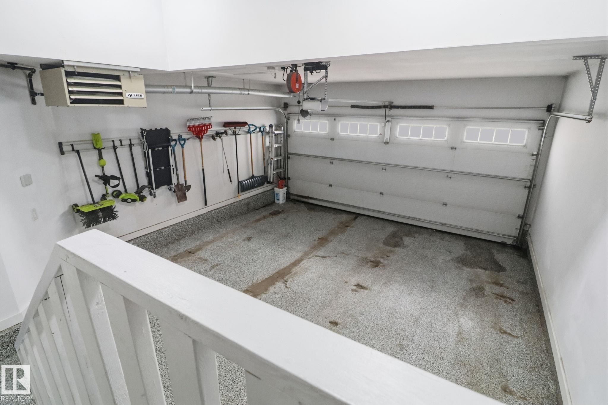 5108 Lark Crescent Nw, Edmonton, AB - Indoor Photo Showing Garage