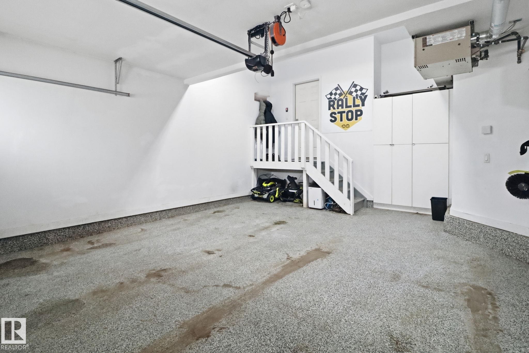 5108 Lark Crescent Nw, Edmonton, AB - Indoor Photo Showing Garage