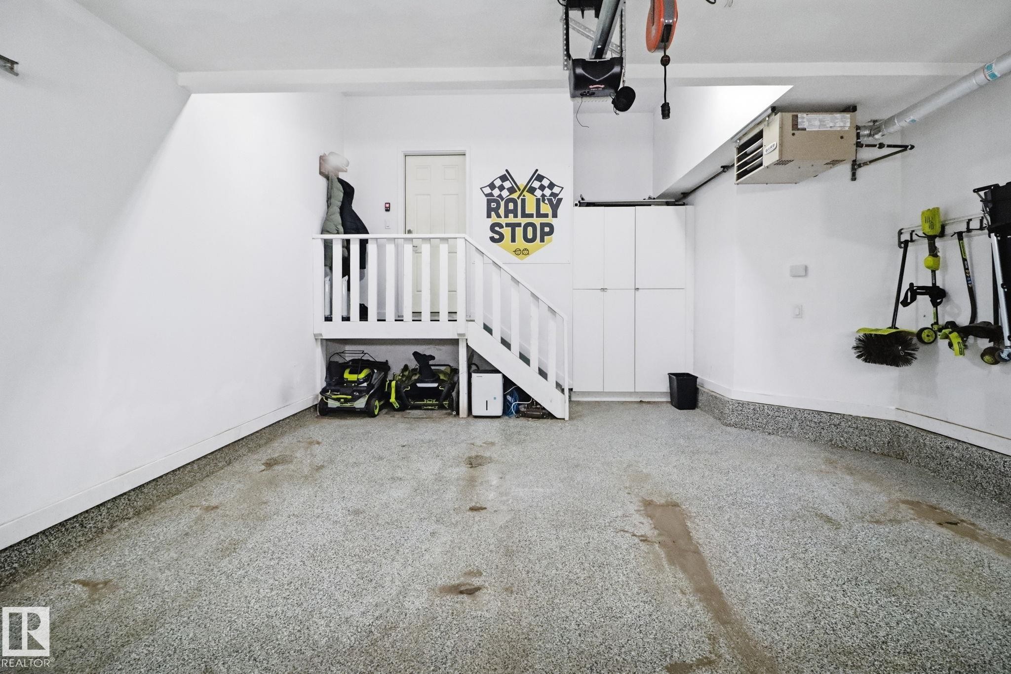 5108 Lark Crescent Nw, Edmonton, AB - Indoor Photo Showing Garage