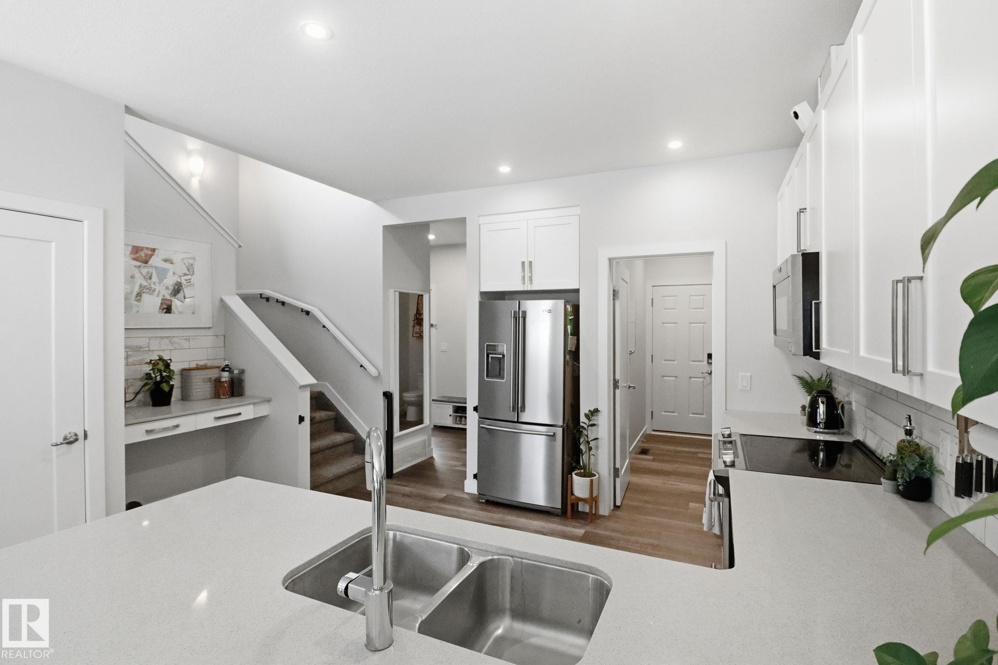 5108 Lark Crescent Nw, Edmonton, AB - Indoor Photo Showing Kitchen With Double Sink