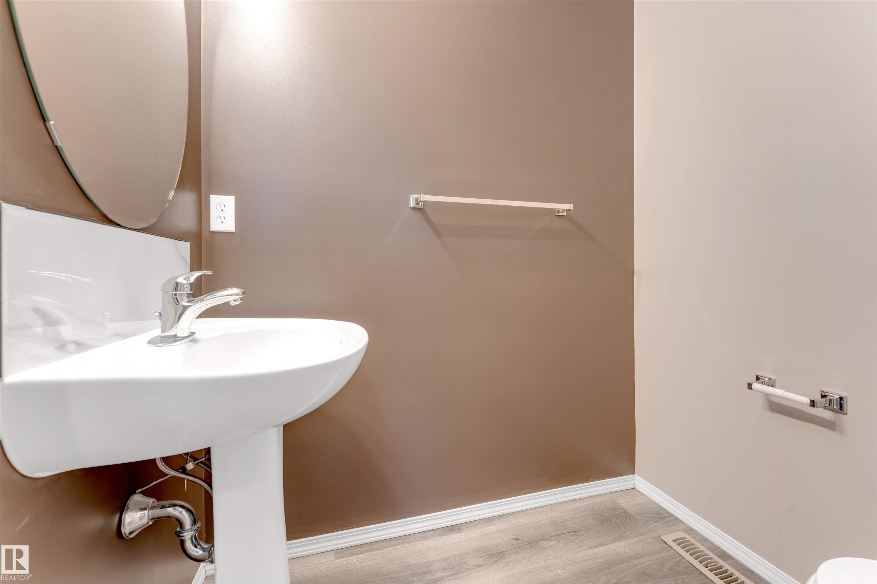 1625 Melrose Place, Edmonton, AB - Indoor Photo Showing Bathroom