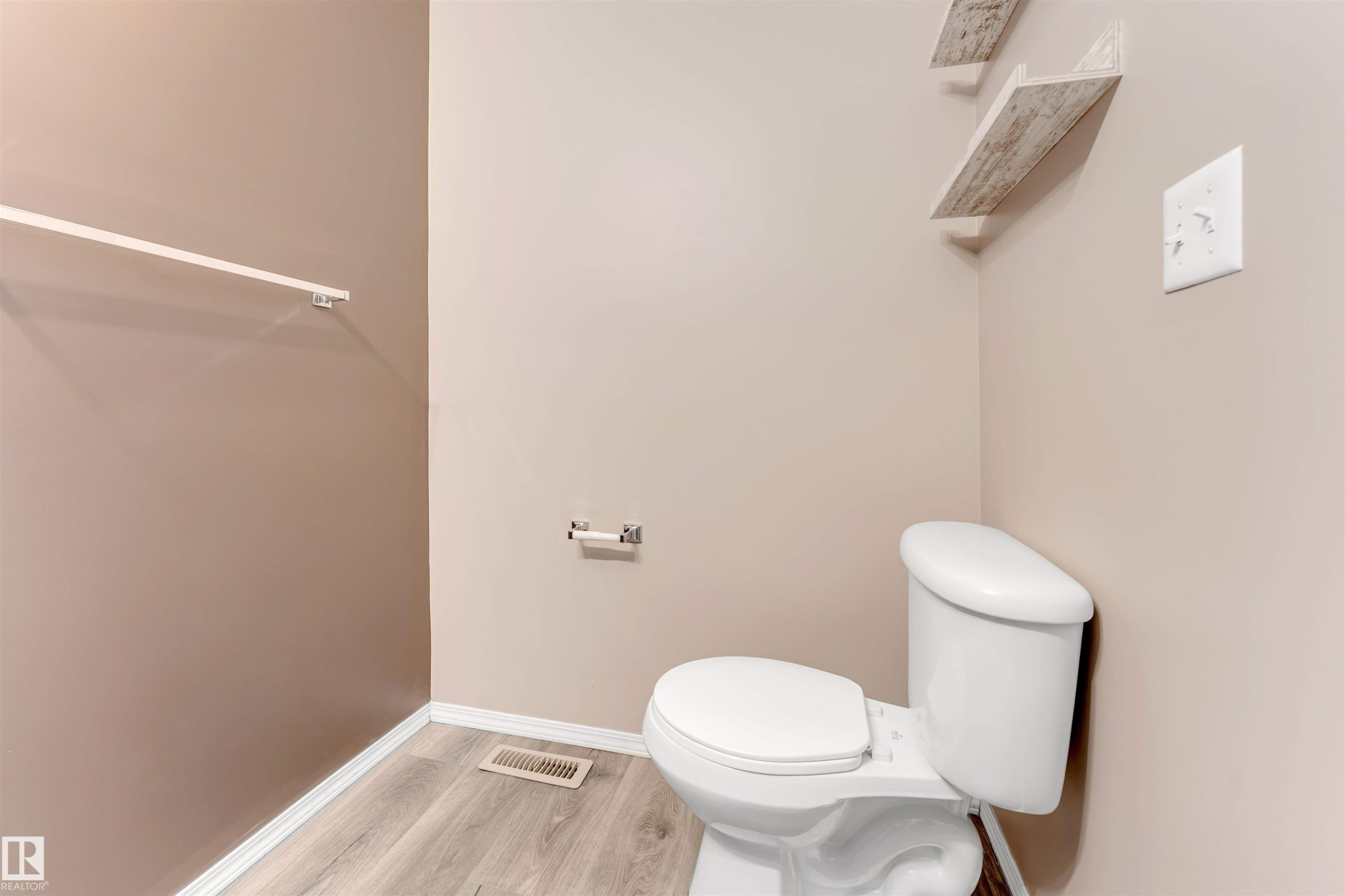 1625 Melrose Place, Edmonton, AB - Indoor Photo Showing Bathroom