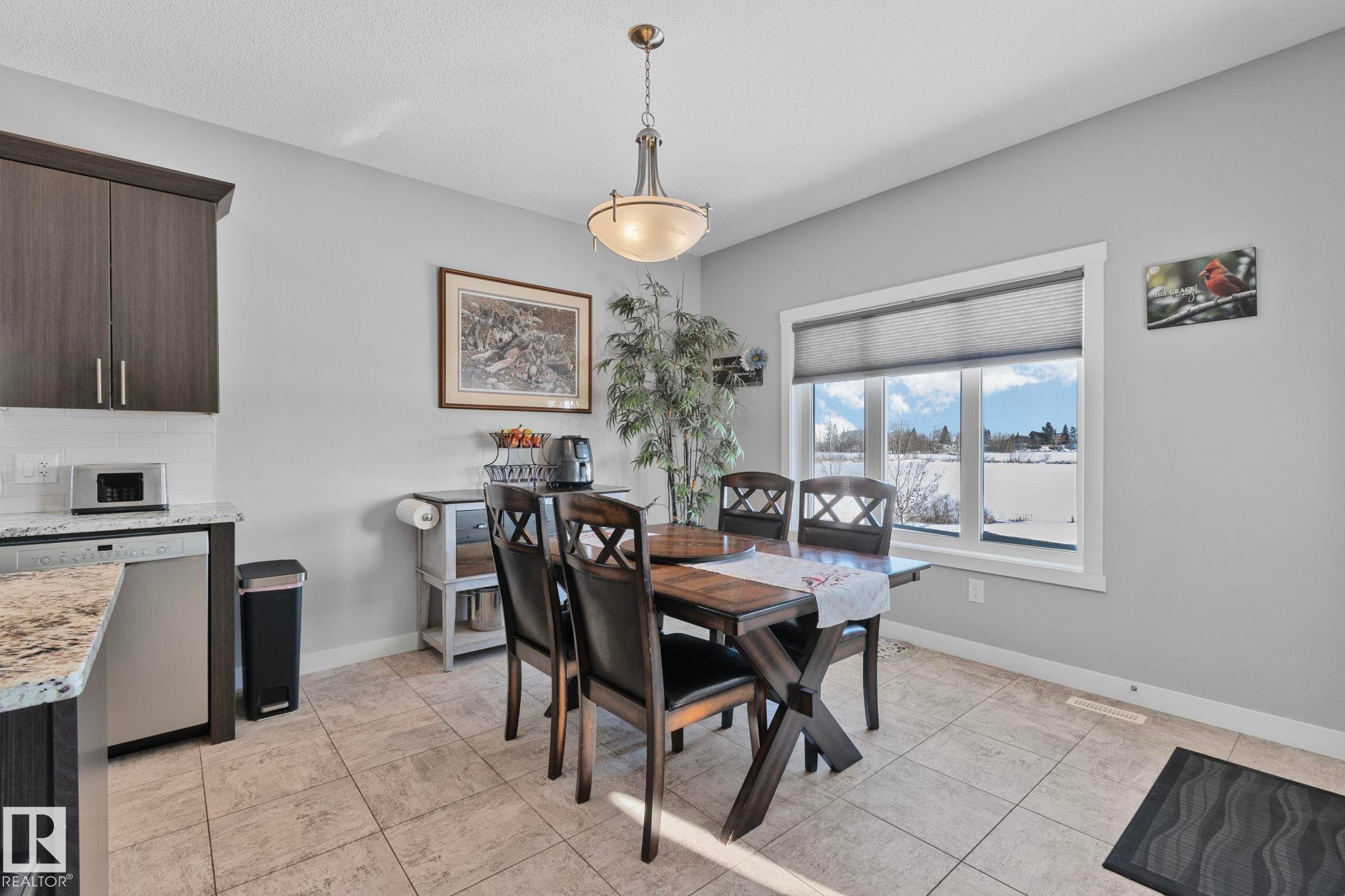 105 Houle Drive, Morinville, AB - Indoor Photo Showing Dining Room
