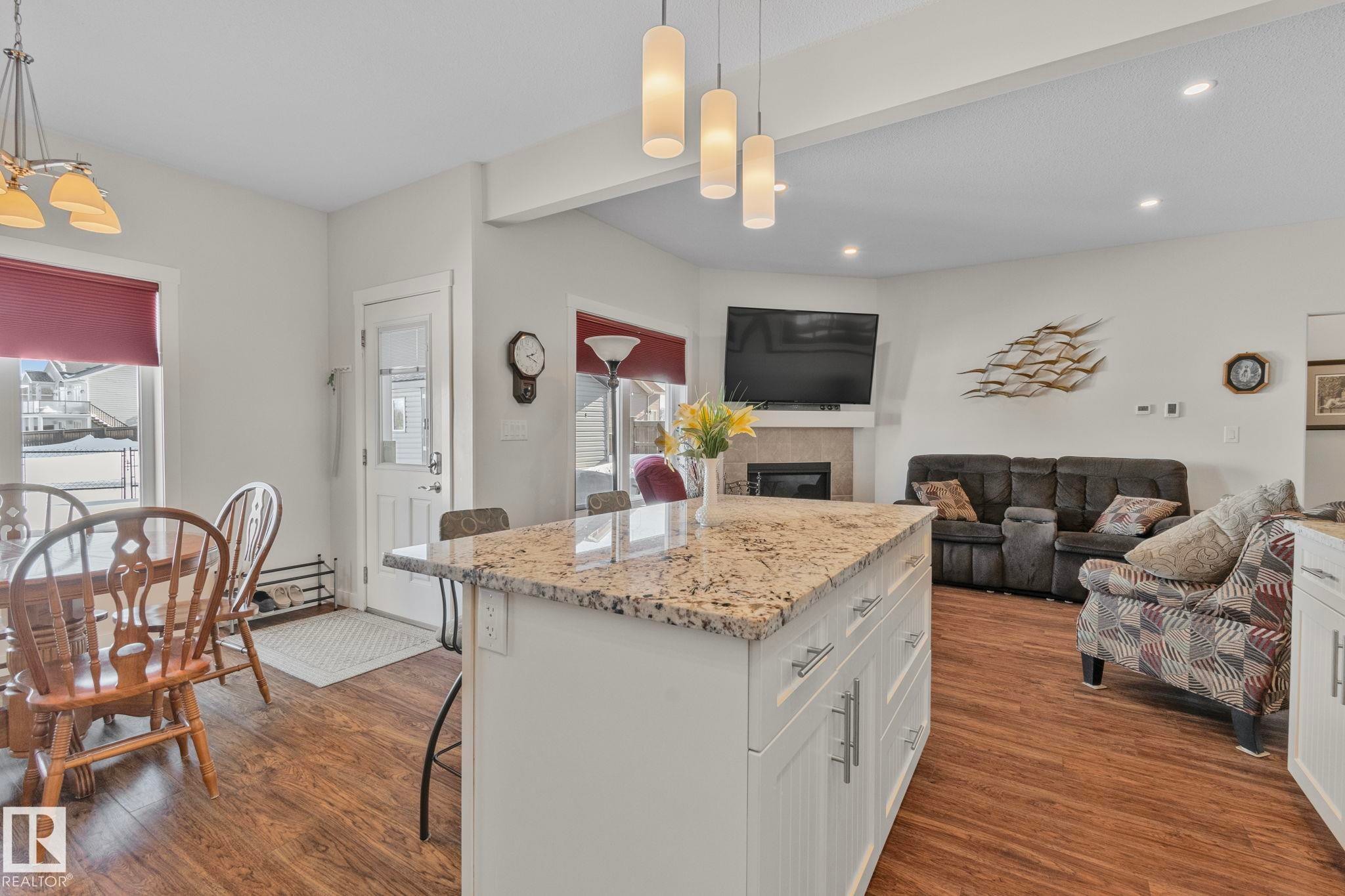 105 Houle Drive, Morinville, AB - Indoor