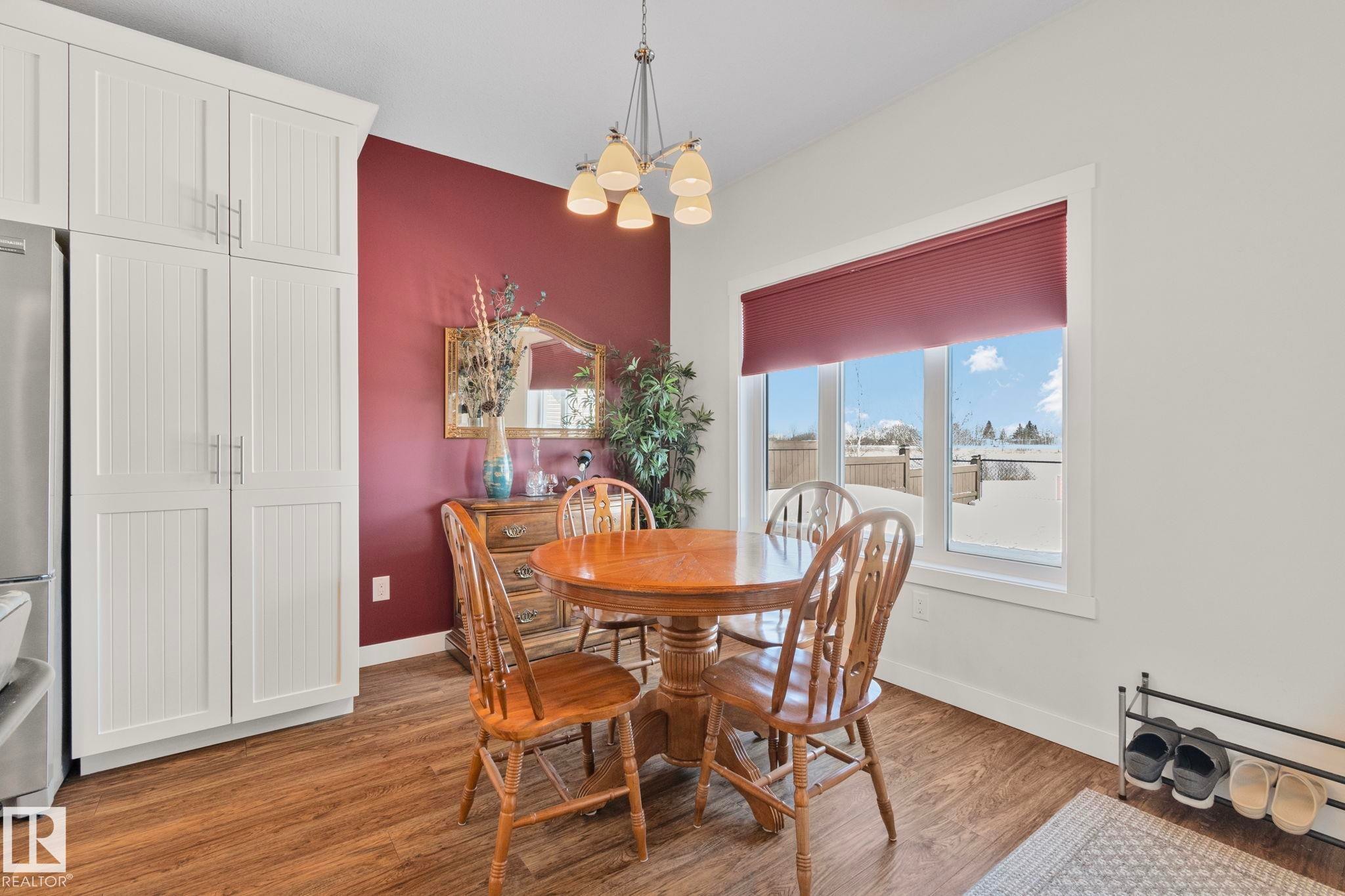 105 Houle Drive, Morinville, AB - Indoor Photo Showing Dining Room