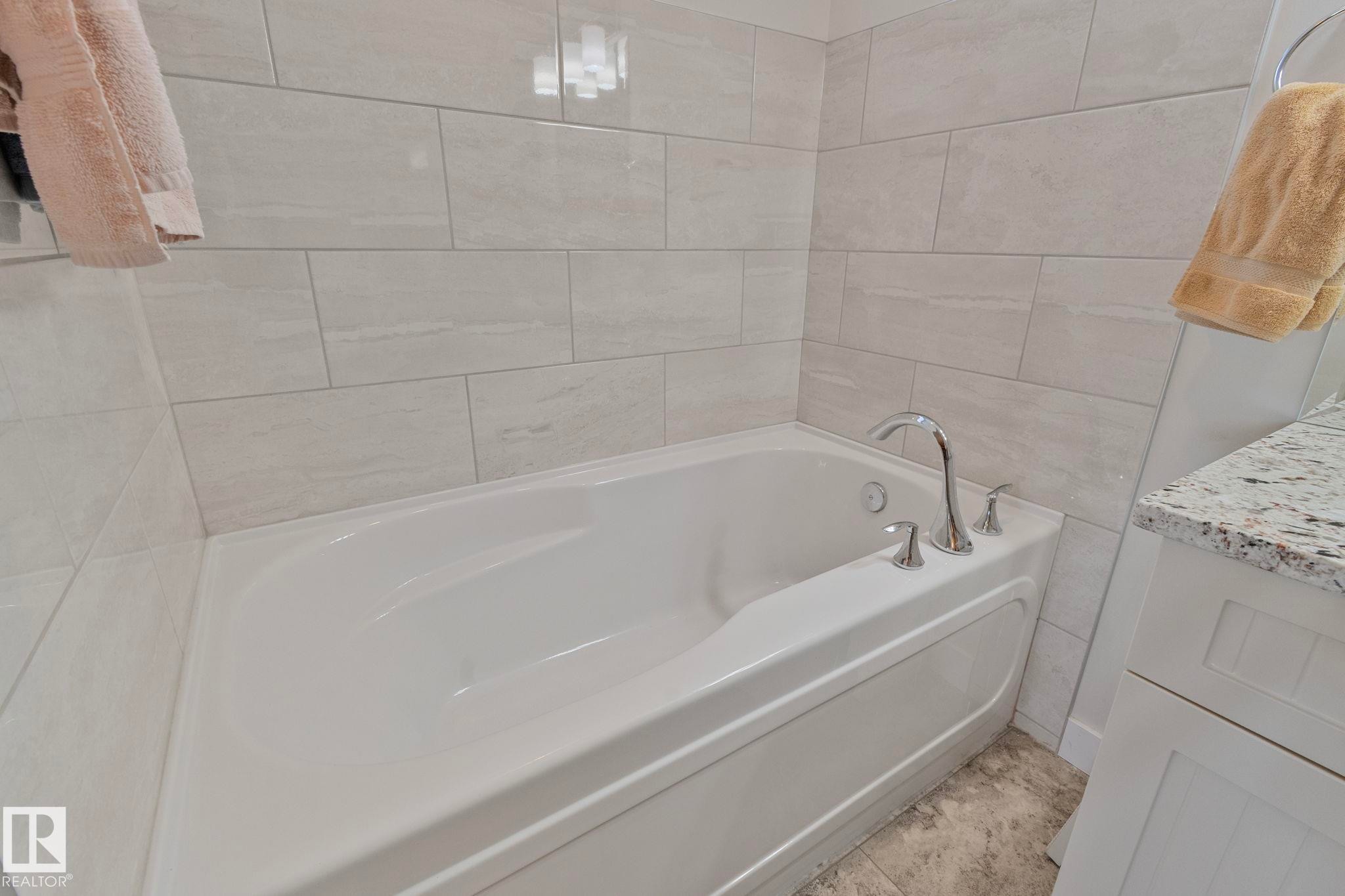 105 Houle Drive, Morinville, AB - Indoor Photo Showing Bathroom