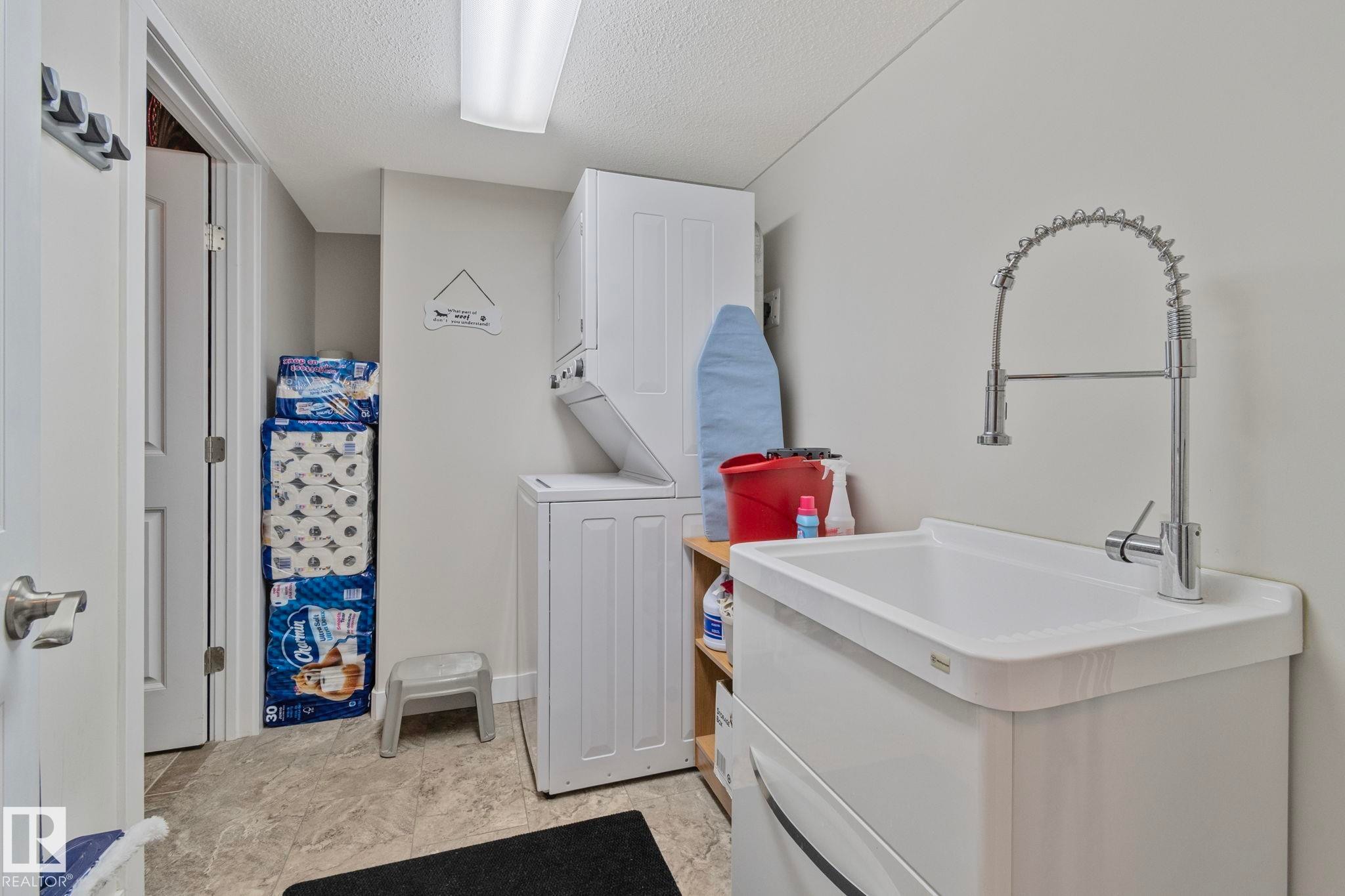 105 Houle Drive, Morinville, AB - Indoor Photo Showing Laundry Room
