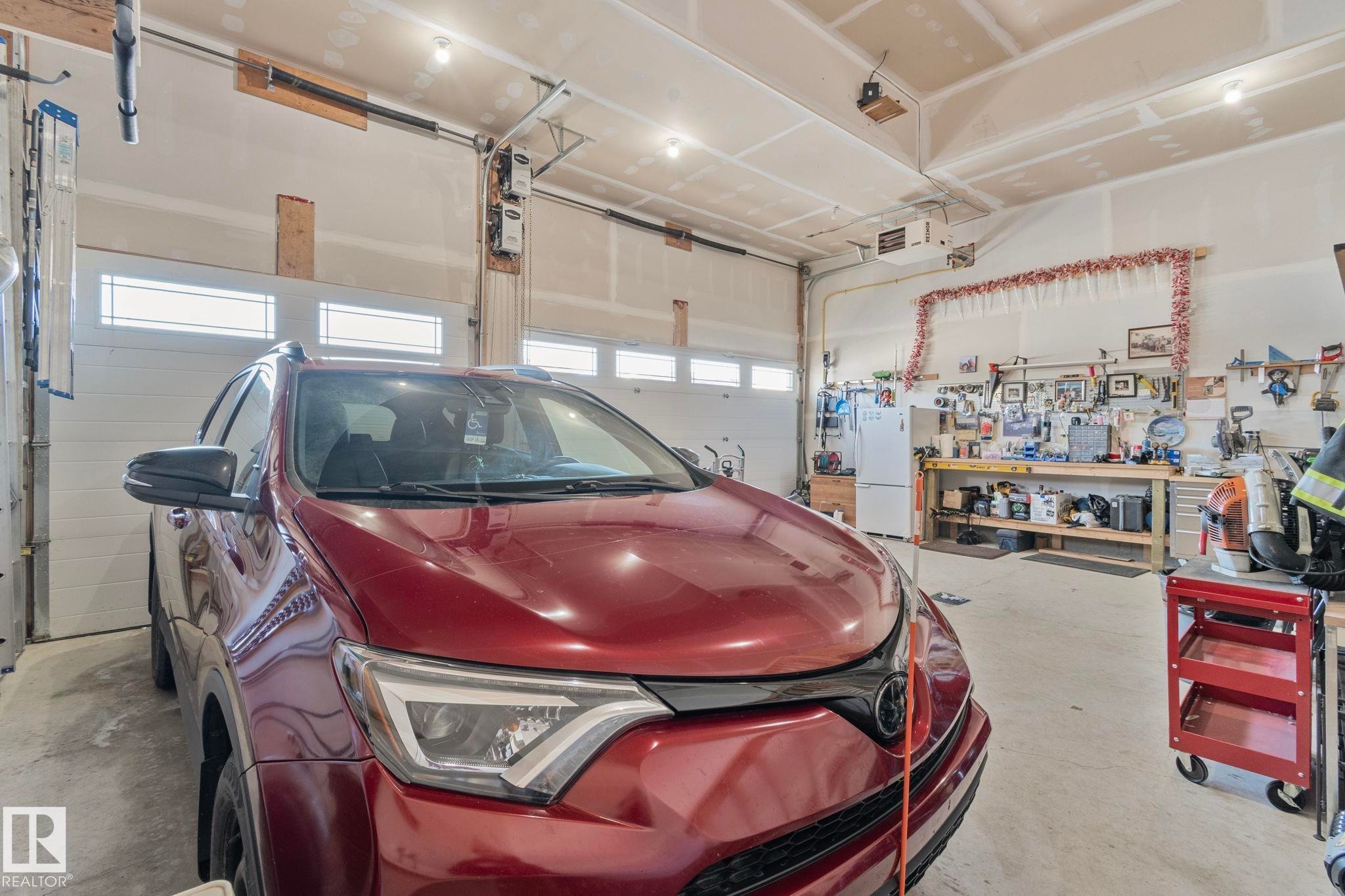 105 Houle Drive, Morinville, AB - Indoor Photo Showing Garage
