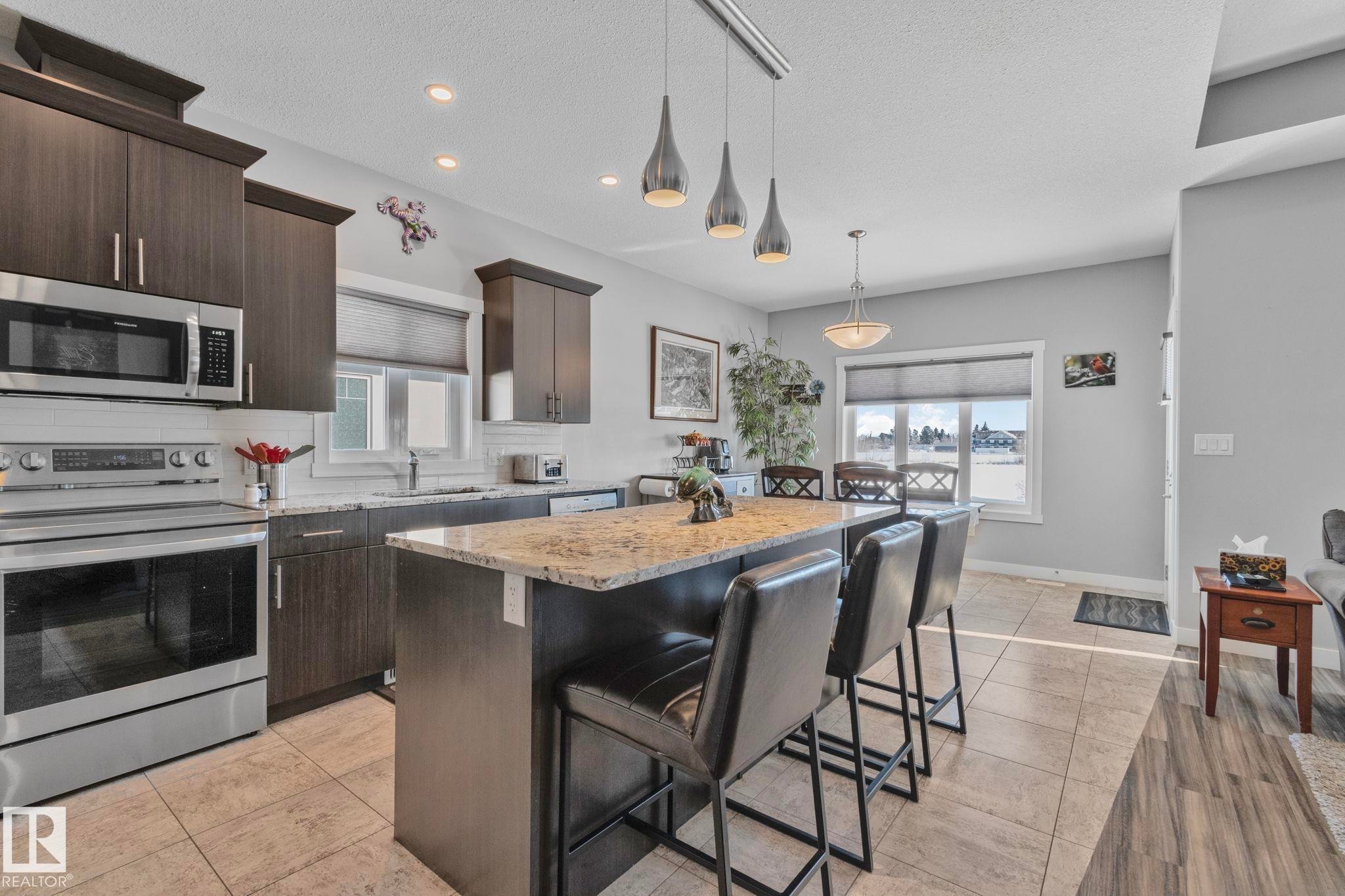105 Houle Drive, Morinville, AB - Indoor Photo Showing Kitchen With Upgraded Kitchen