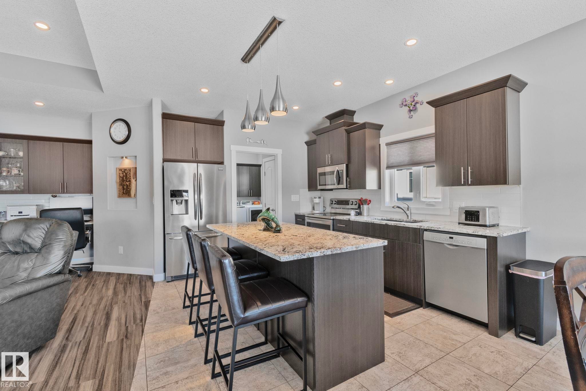 105 Houle Drive, Morinville, AB - Indoor Photo Showing Kitchen With Upgraded Kitchen
