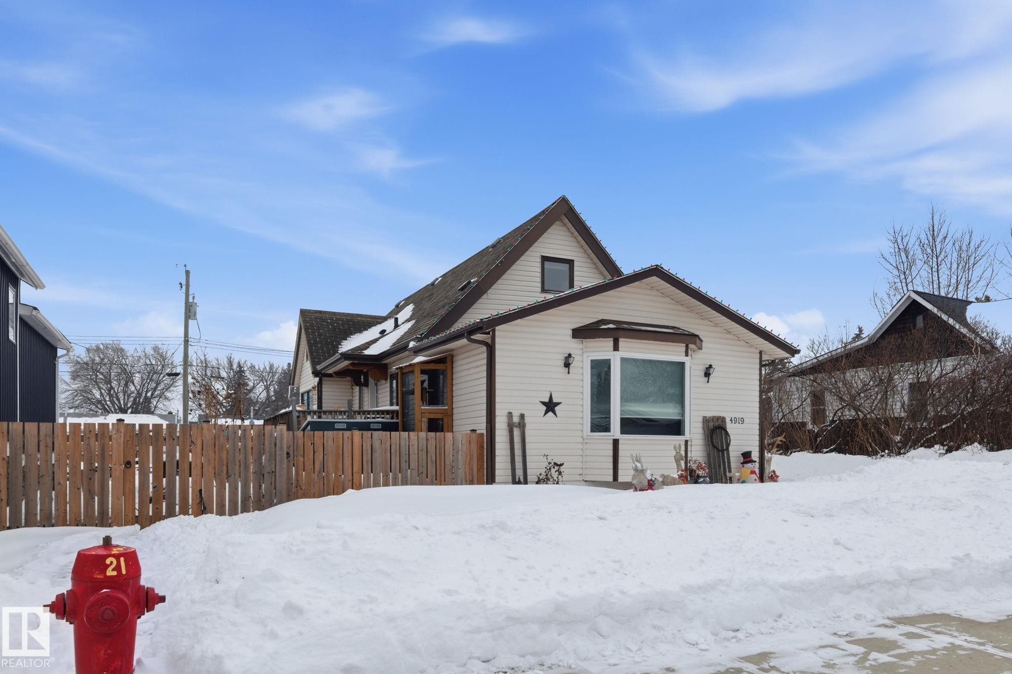 View of the front of the home - 4919 50 Avenue, Bon Accord, AB - Outdoor