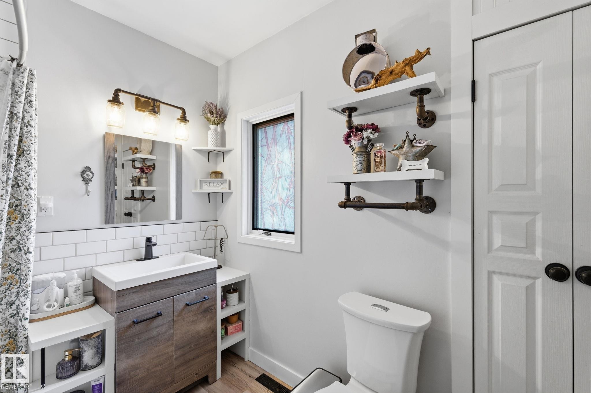 Bathroom featuring vanity and decorative backsplash - 4919 50 Avenue, Bon Accord, AB - Indoor Photo Showing Bathroom