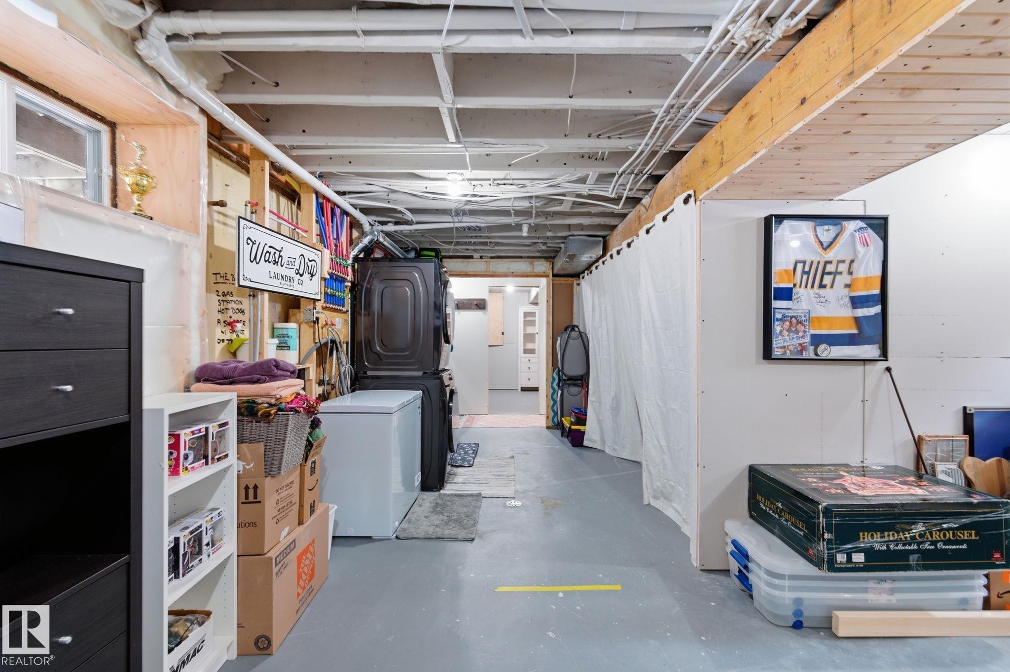 4919 50 Avenue, Bon Accord, AB - Indoor Photo Showing Garage