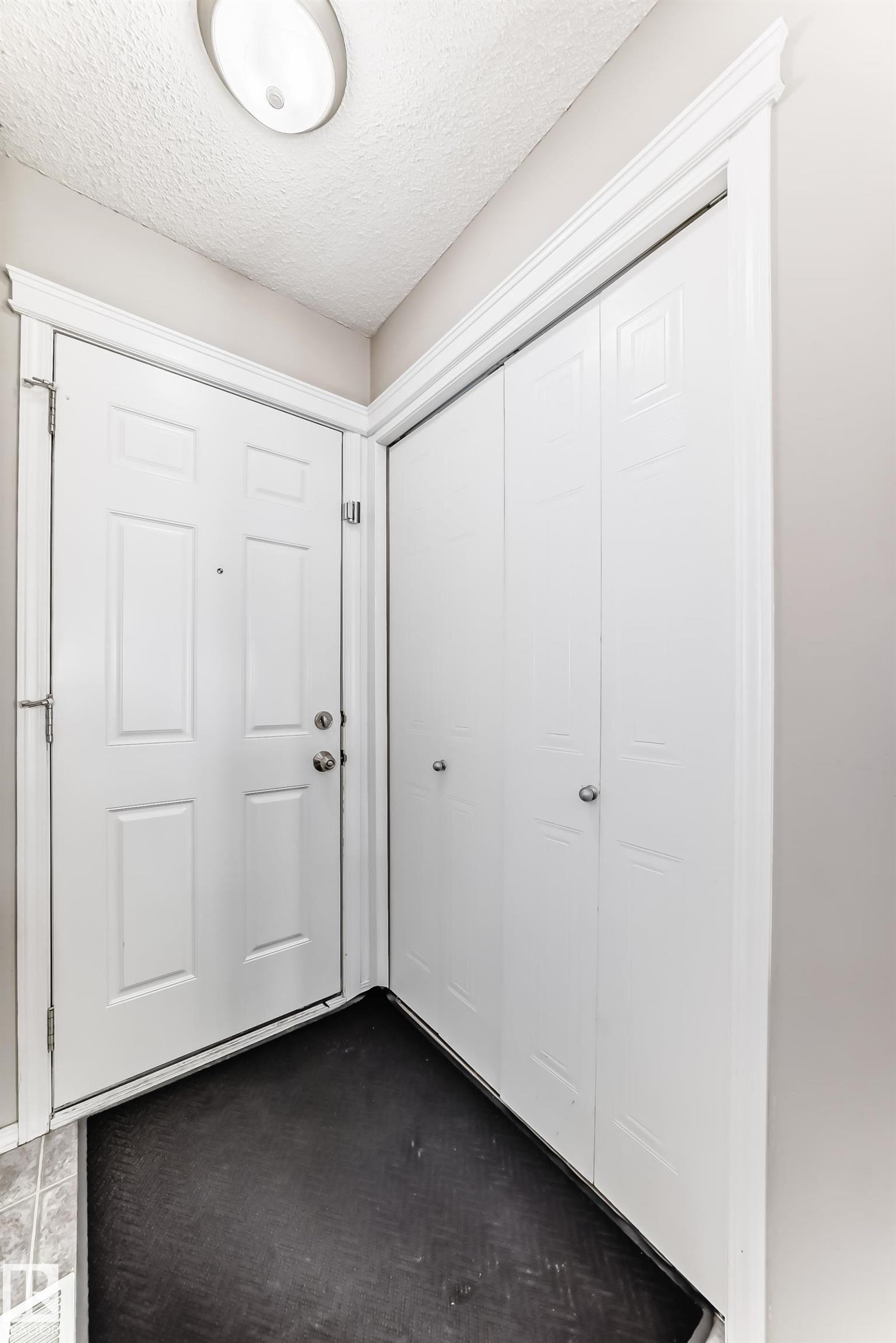 Foyer entrance featuring a textured ceiling - 14043 151 Avenue, Edmonton, AB - Indoor Photo Showing Other Room