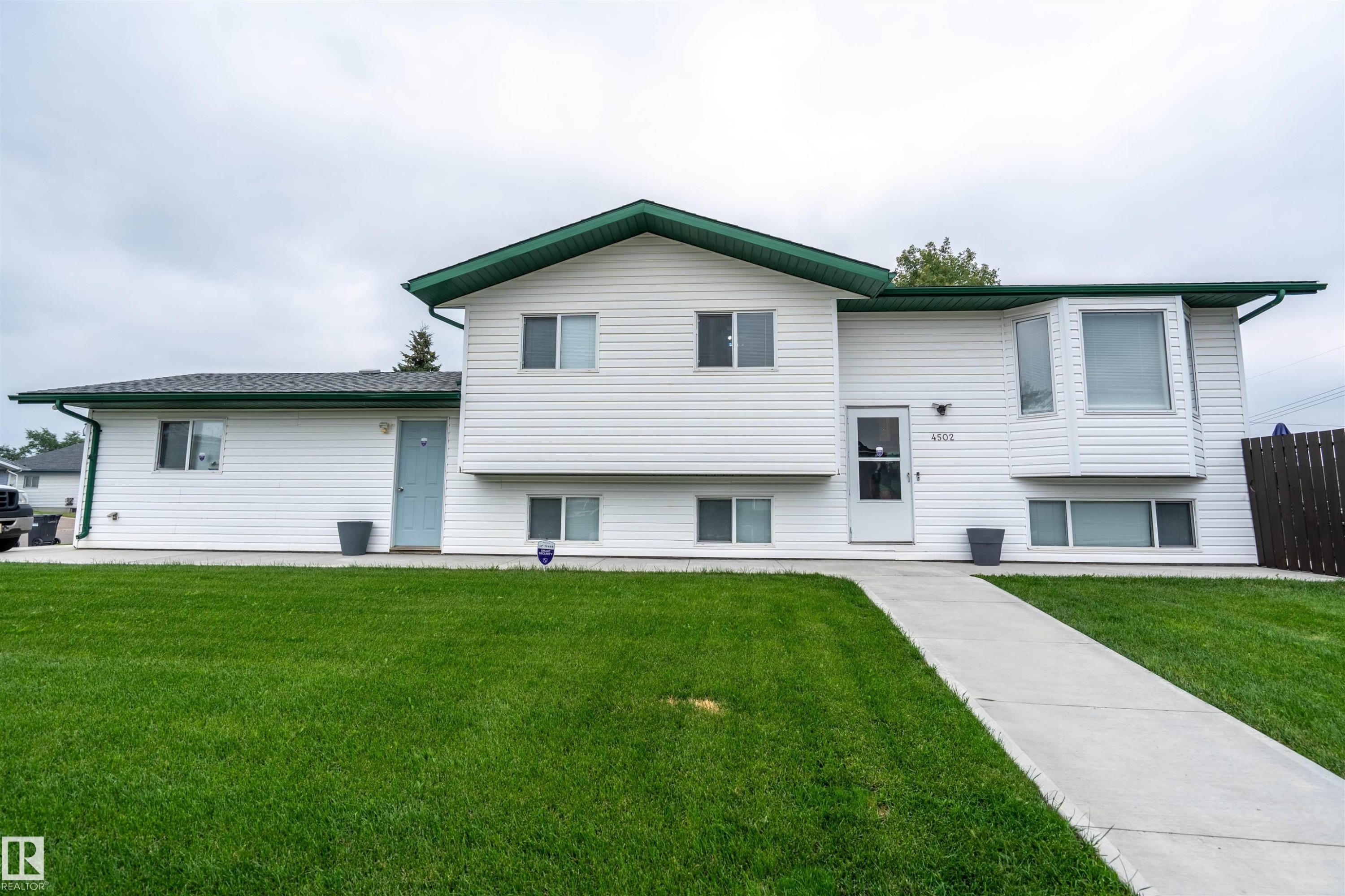 4502 49 Avenue, Cold Lake, AB - Outdoor With Facade