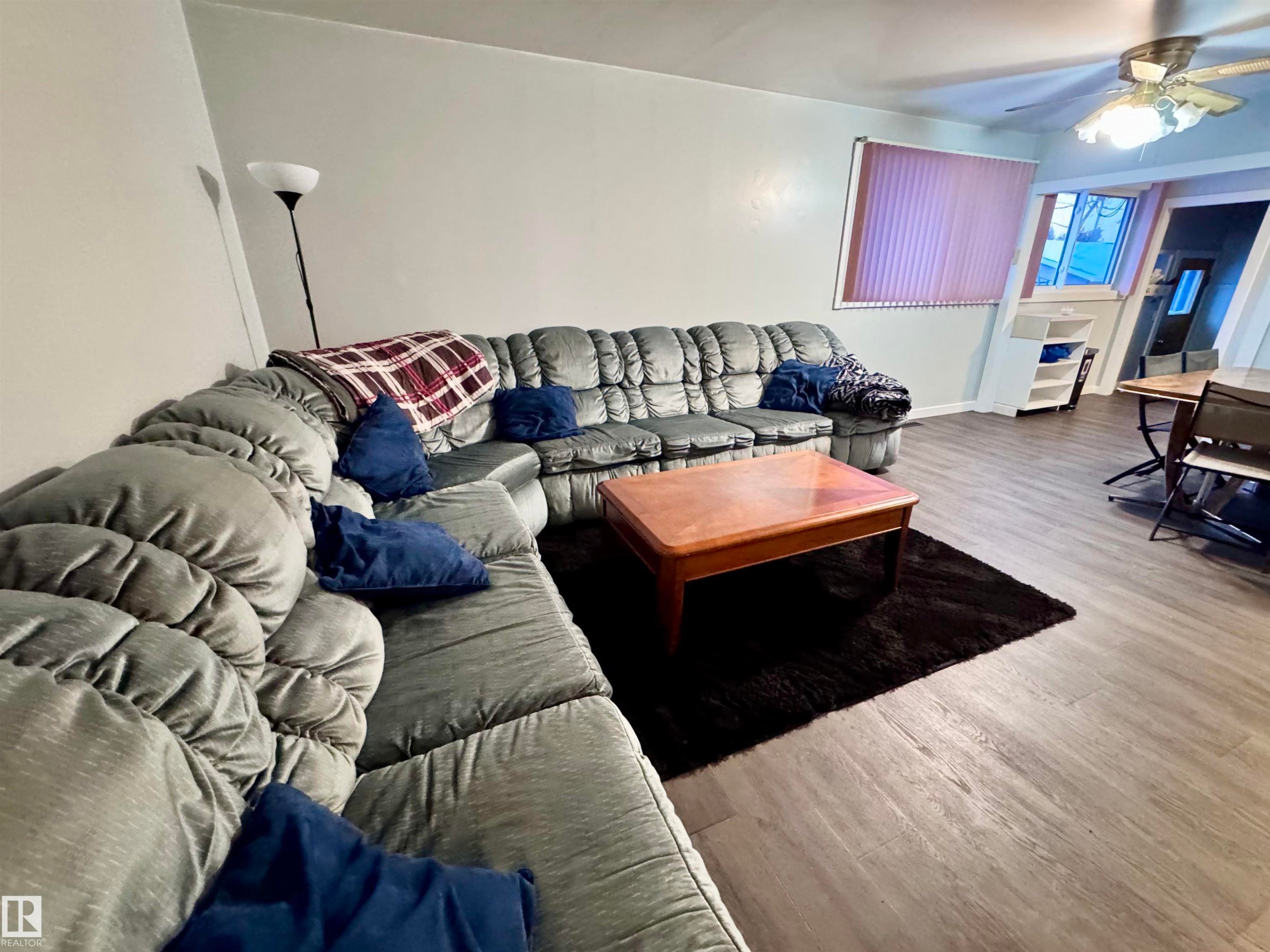 5232 49 Street, Willingdon, AB - Indoor Photo Showing Living Room