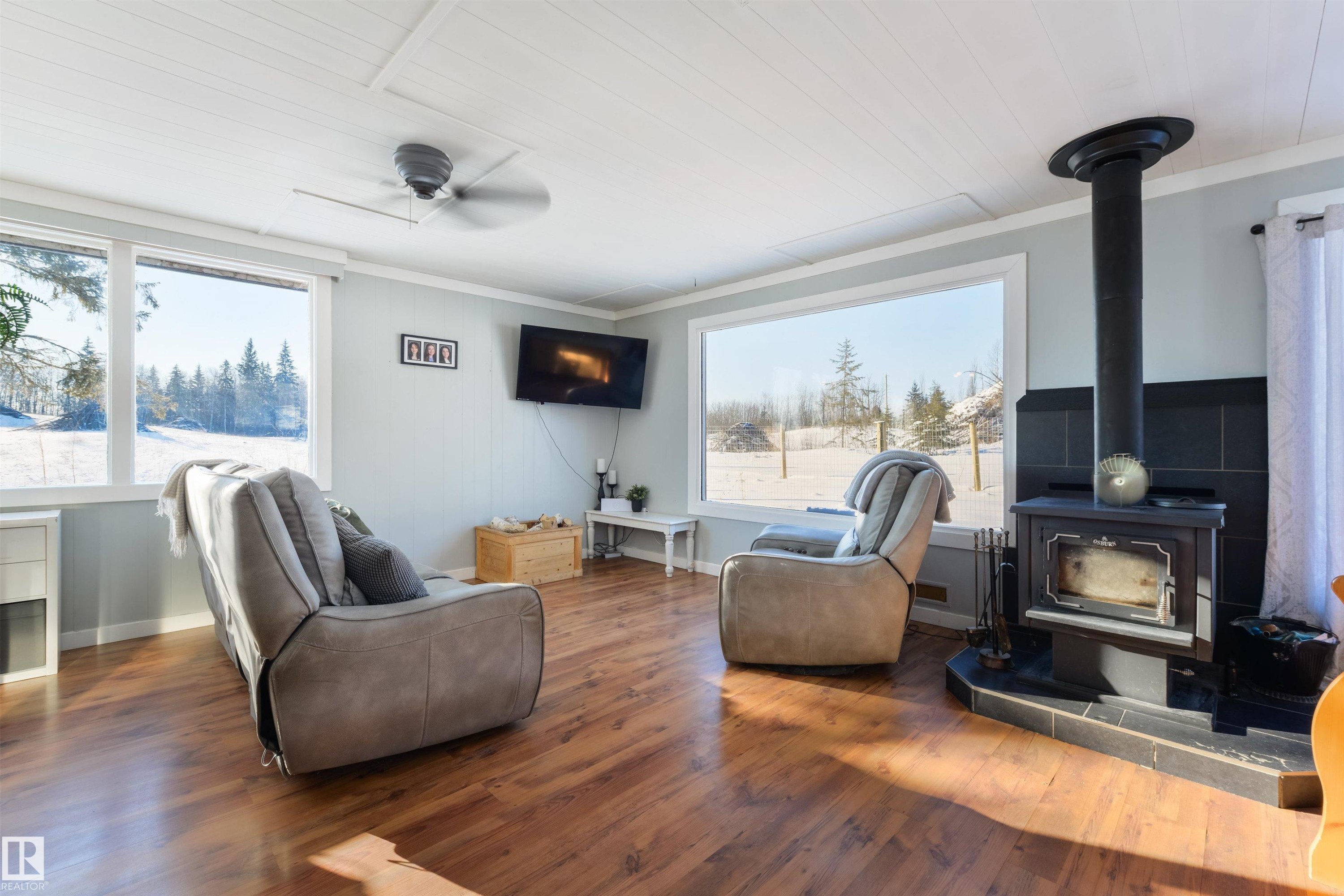 52309 Rge Road 22, Rural Parkland County, AB - Indoor Photo Showing Living Room With Fireplace