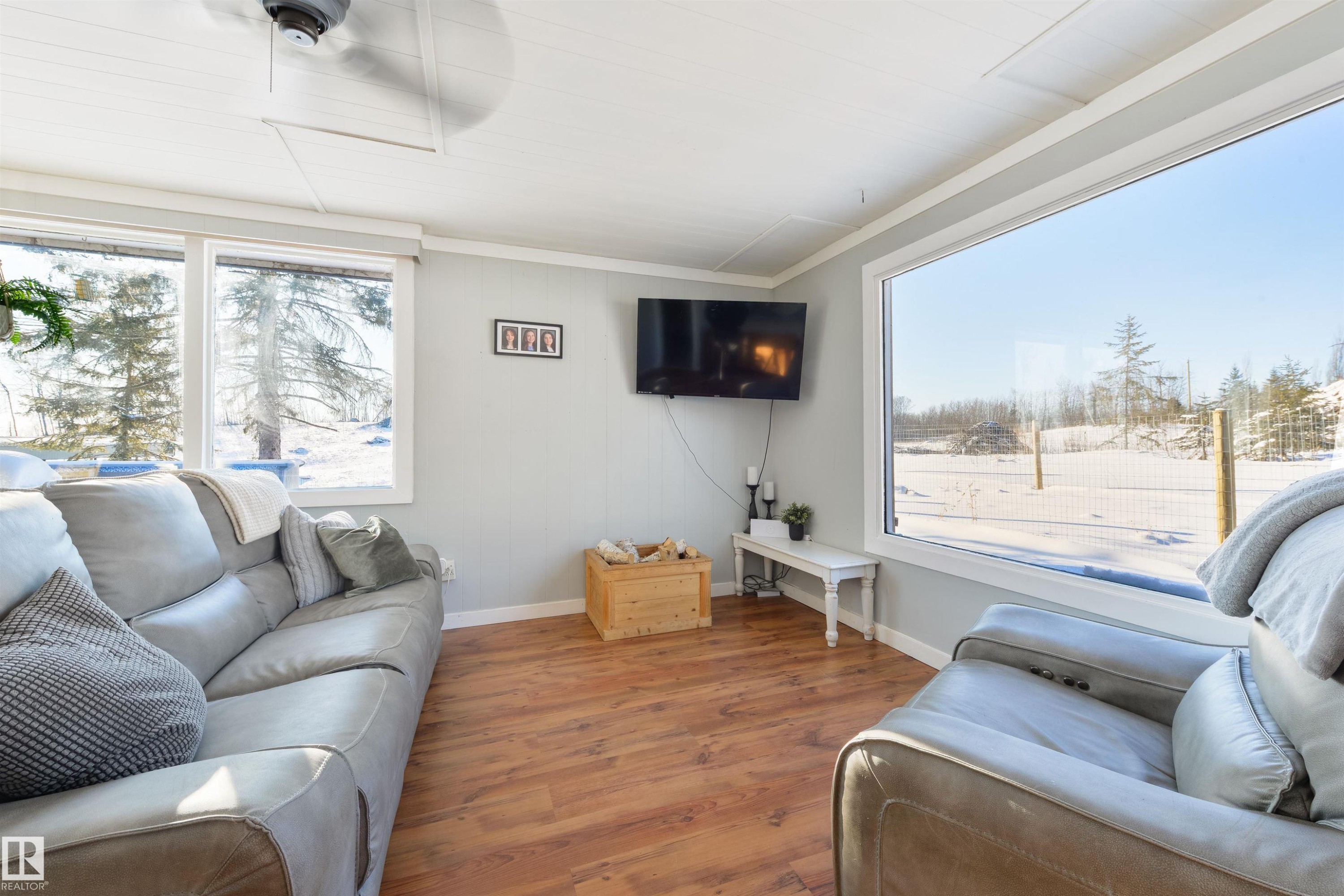 52309 Rge Road 22, Rural Parkland County, AB - Indoor Photo Showing Living Room