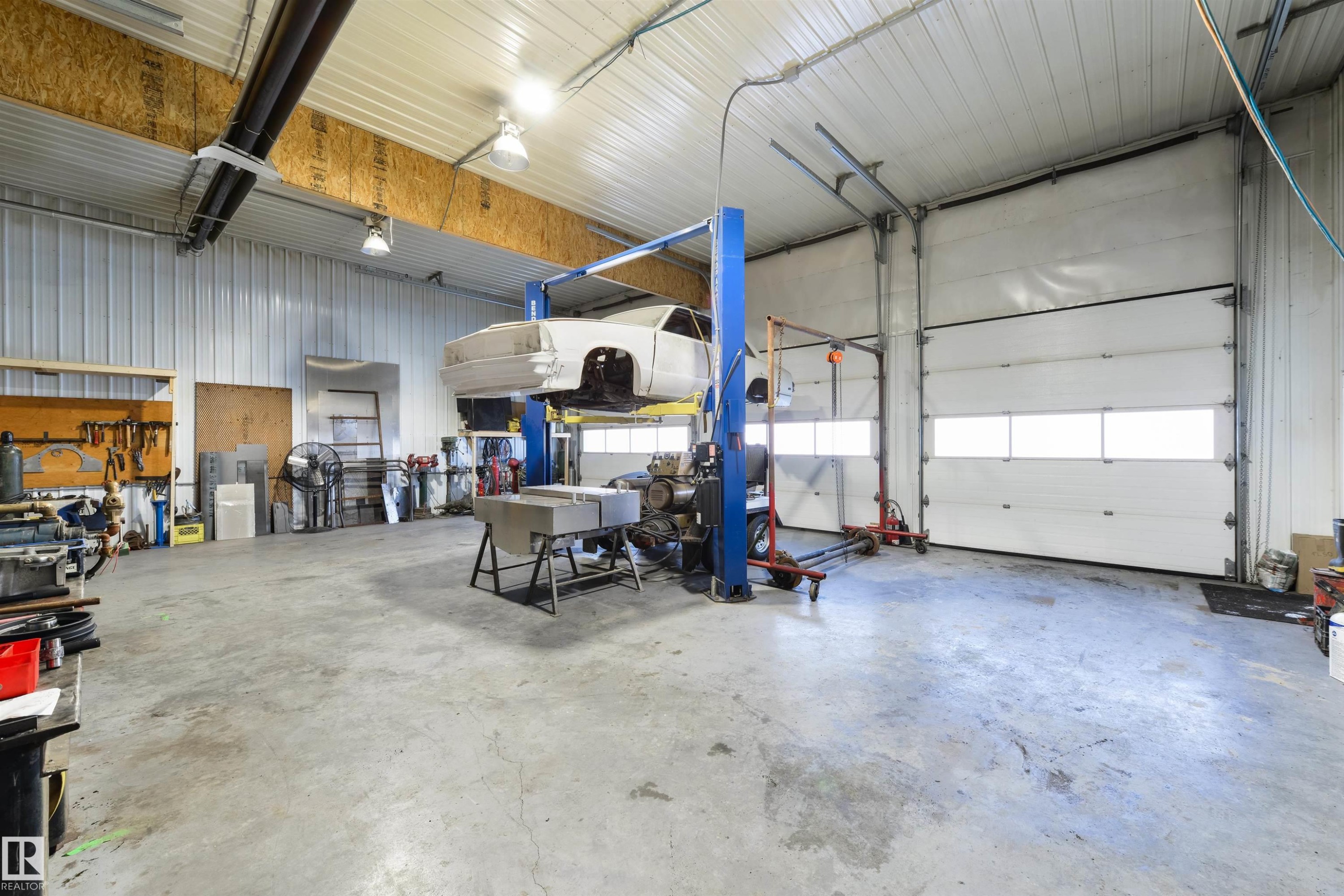 52309 Rge Road 22, Rural Parkland County, AB - Indoor Photo Showing Garage