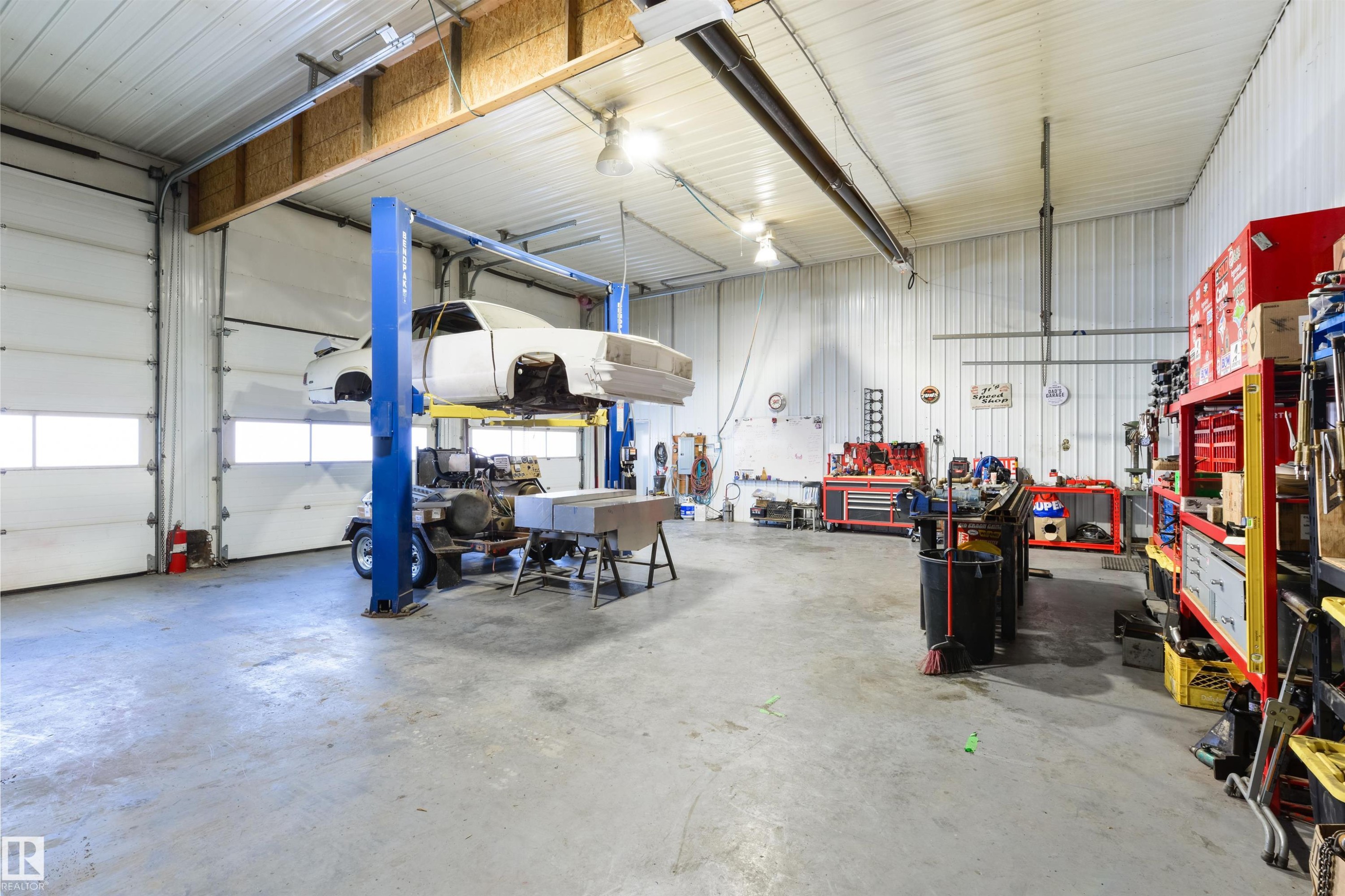 52309 Rge Road 22, Rural Parkland County, AB - Indoor Photo Showing Garage