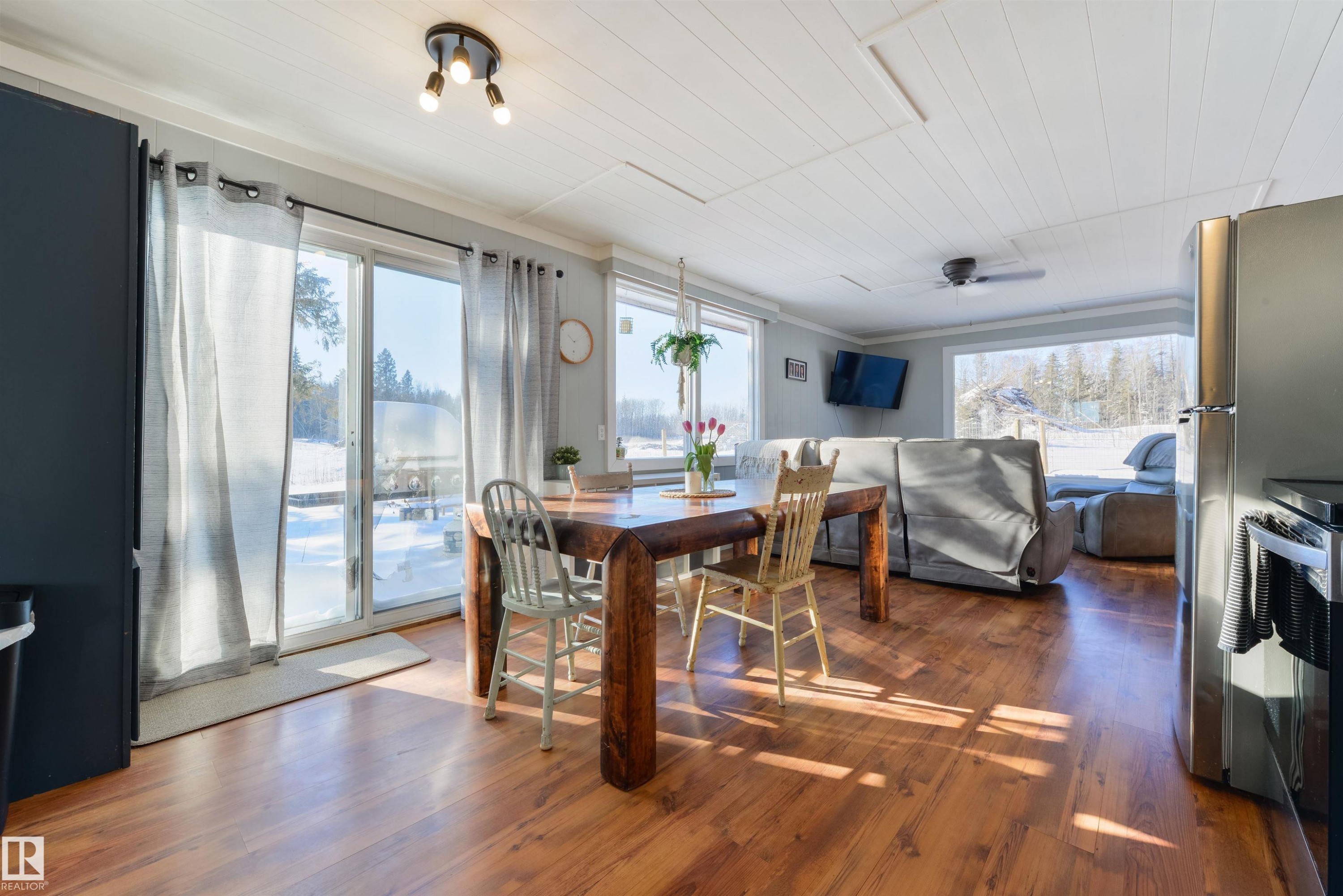 52309 Rge Road 22, Rural Parkland County, AB - Indoor Photo Showing Dining Room