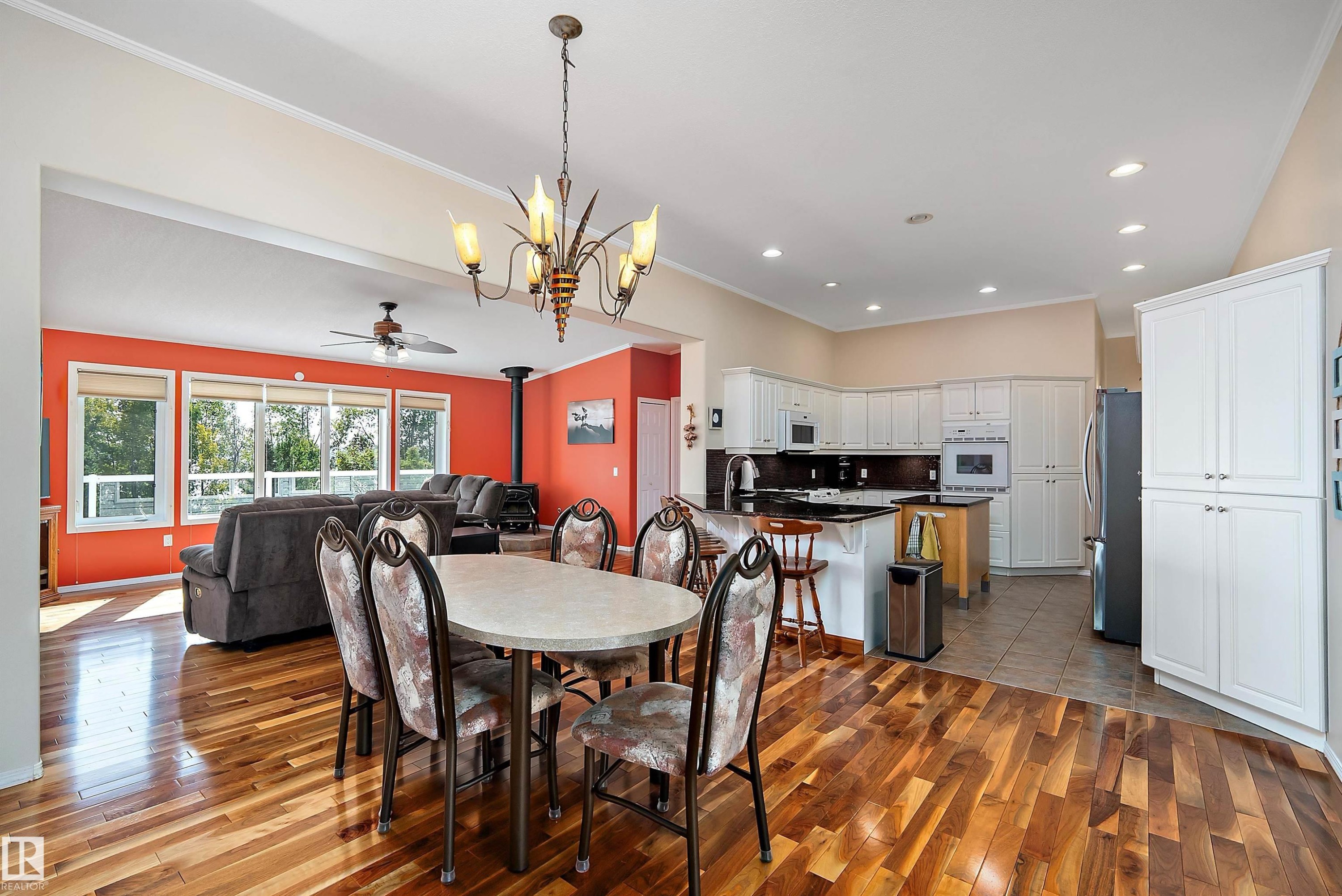 62001 Twp Road 462 A, Rural Wetaskiwin County, AB - Indoor Photo Showing Dining Room