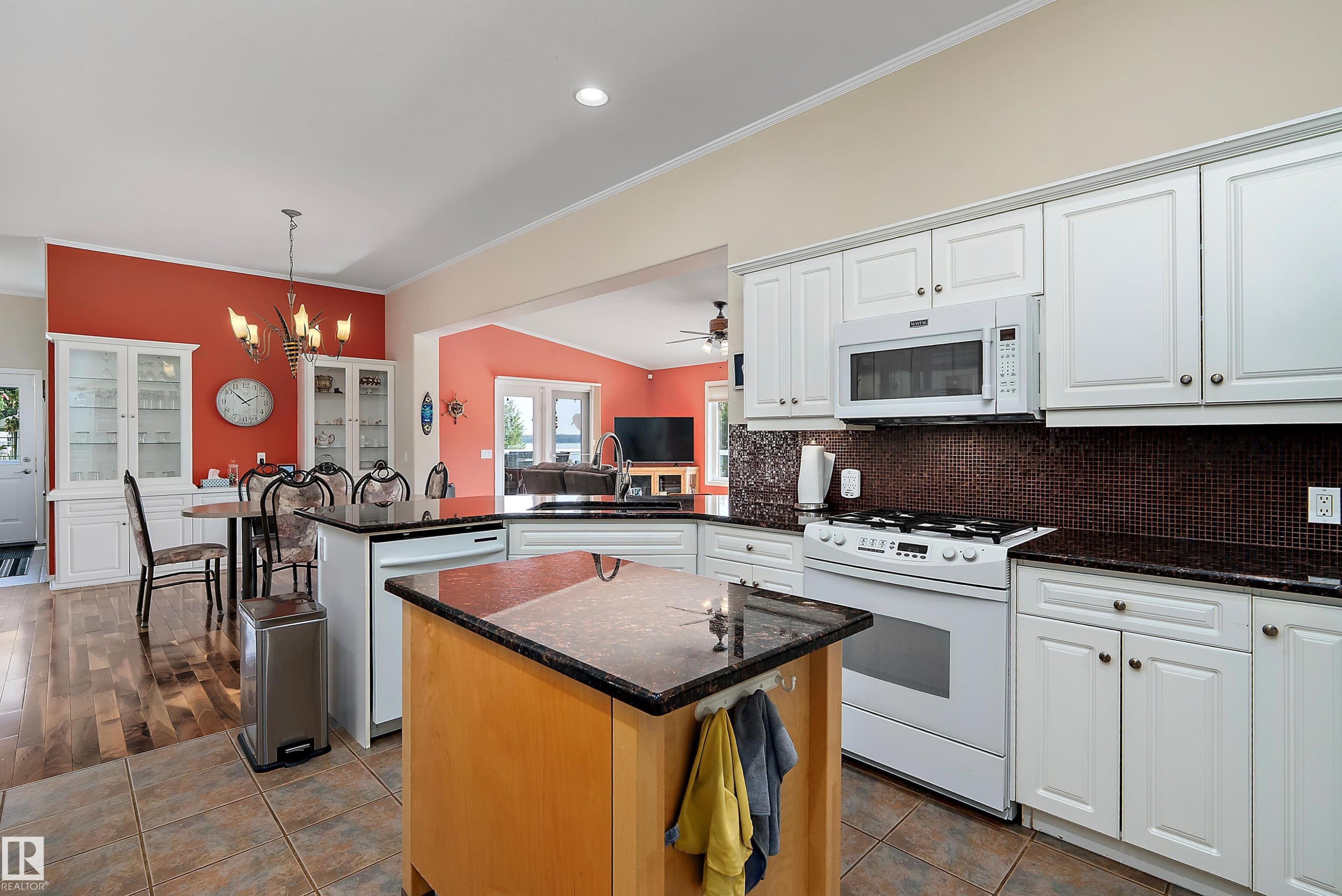 62001 Twp Road 462 A, Rural Wetaskiwin County, AB - Indoor Photo Showing Kitchen