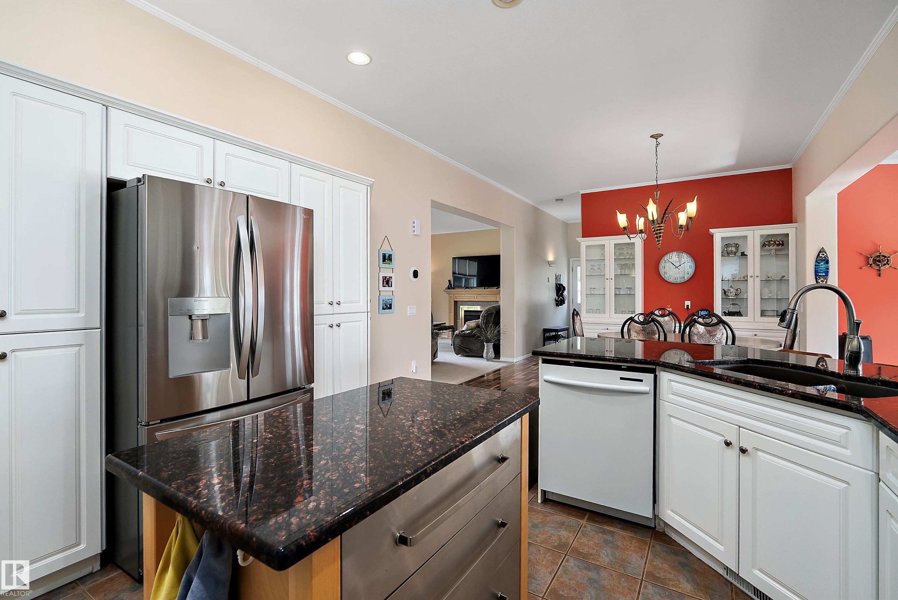 62001 Twp Road 462 A, Rural Wetaskiwin County, AB - Indoor Photo Showing Kitchen With Double Sink With Upgraded Kitchen
