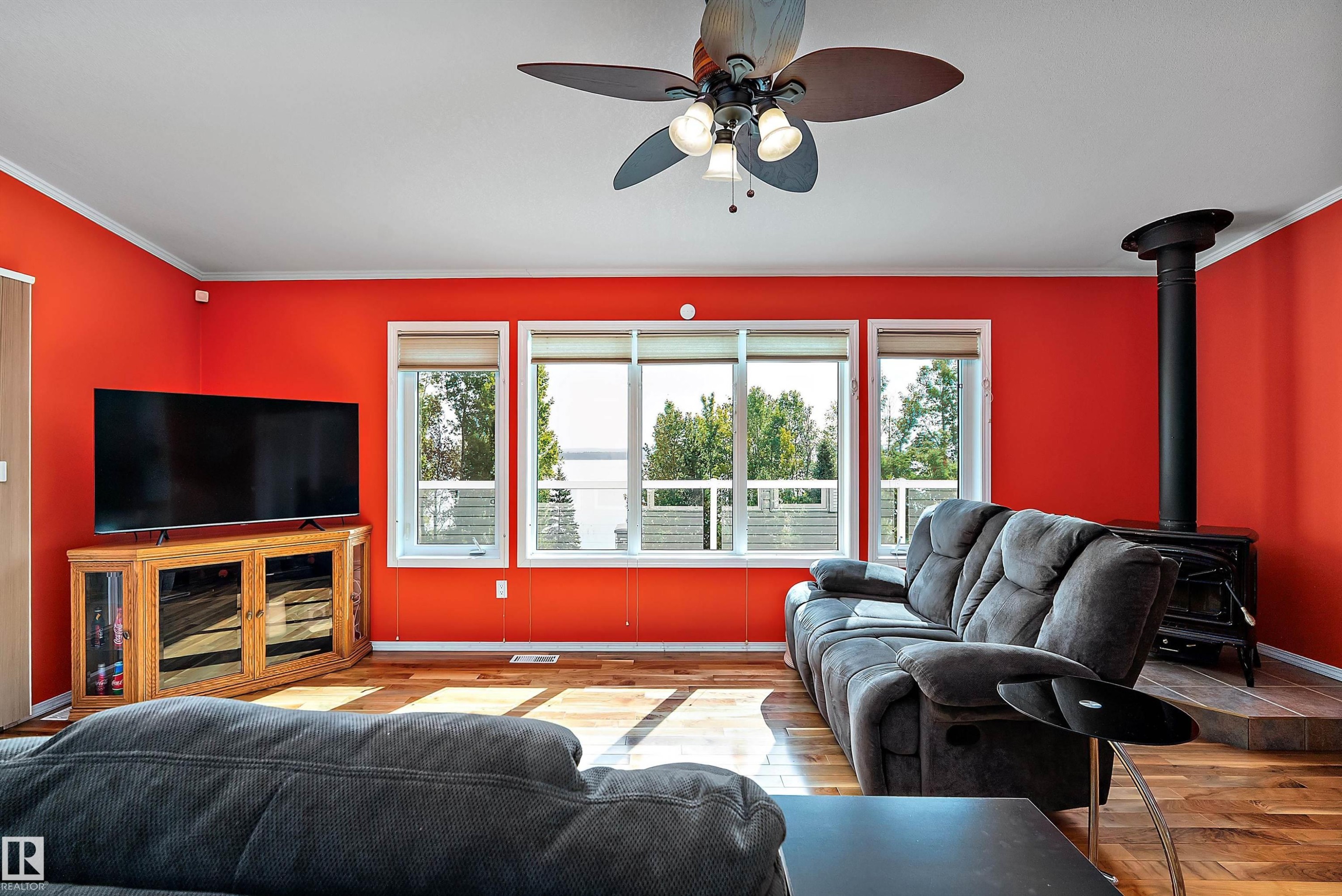 62001 Twp Road 462 A, Rural Wetaskiwin County, AB - Indoor Photo Showing Living Room