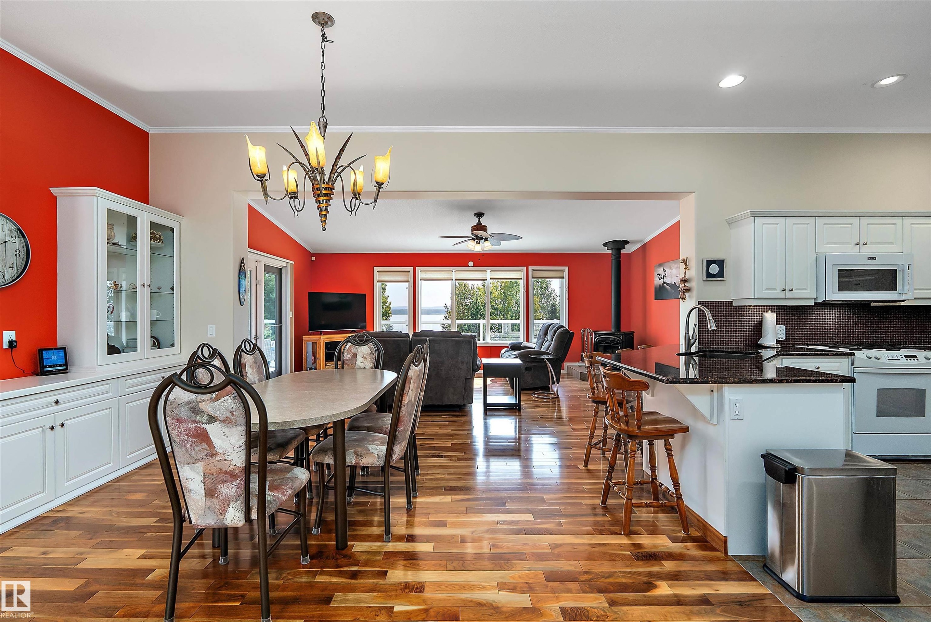 62001 Twp Road 462 A, Rural Wetaskiwin County, AB - Indoor Photo Showing Dining Room