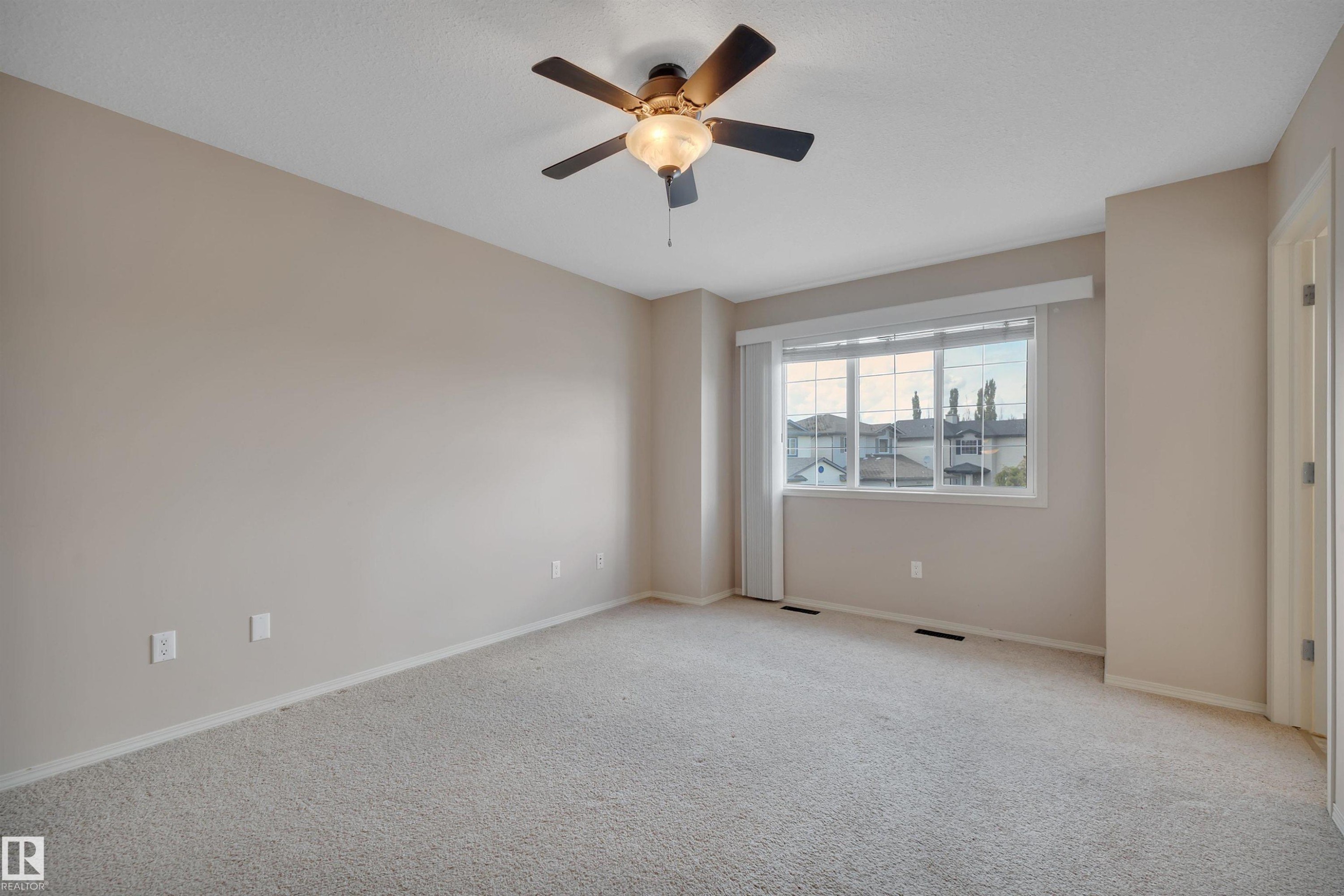 3503 20 Street, Edmonton, AB - Indoor Photo Showing Other Room
