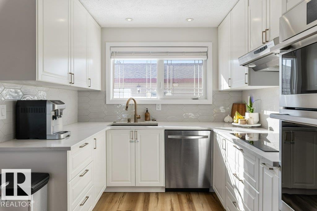 3502 41 Street, Leduc, AB - Indoor Photo Showing Kitchen With Stainless Steel Kitchen With Upgraded Kitchen