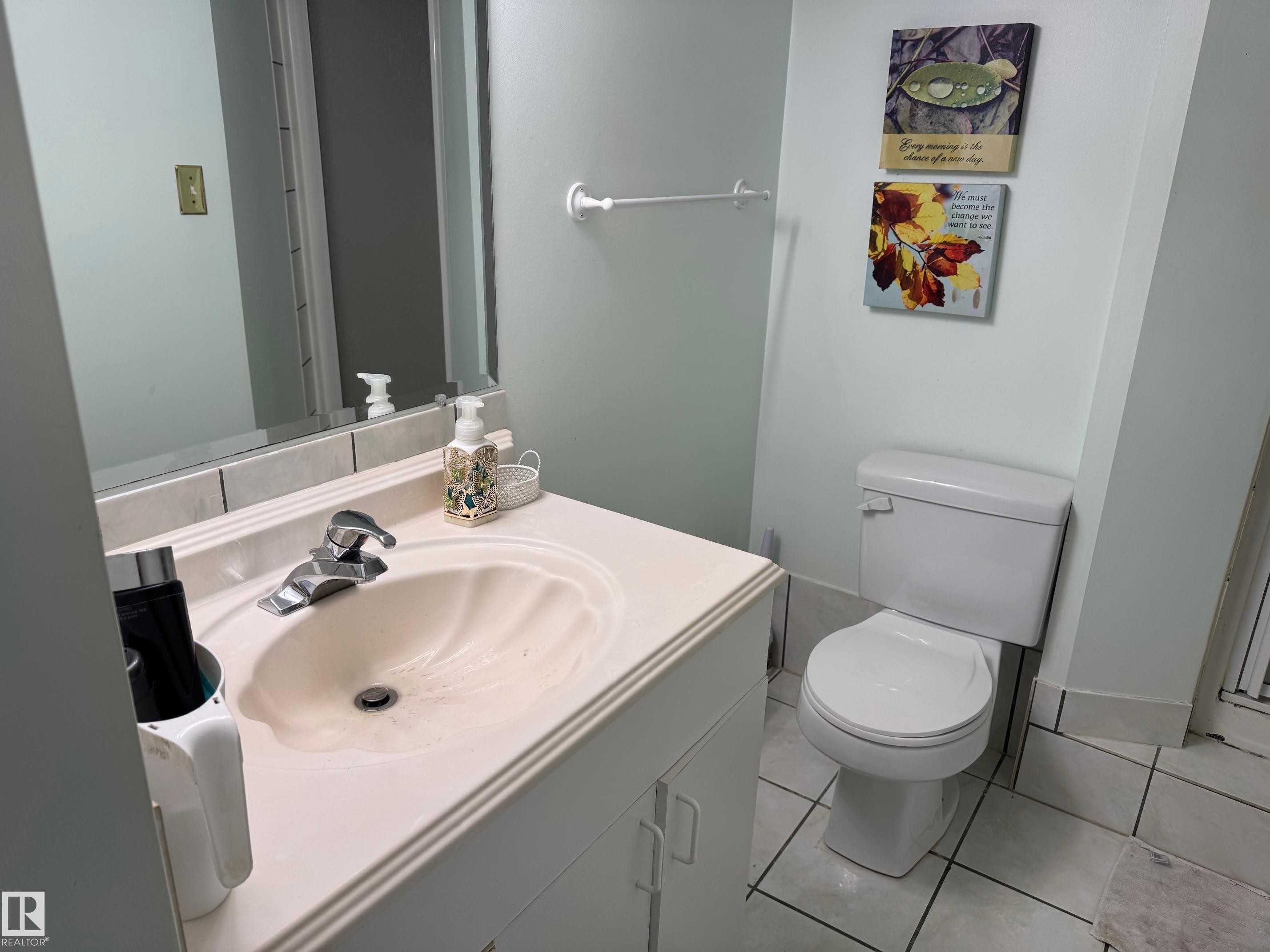 3203 74 Street, Edmonton, AB - Indoor Photo Showing Bathroom