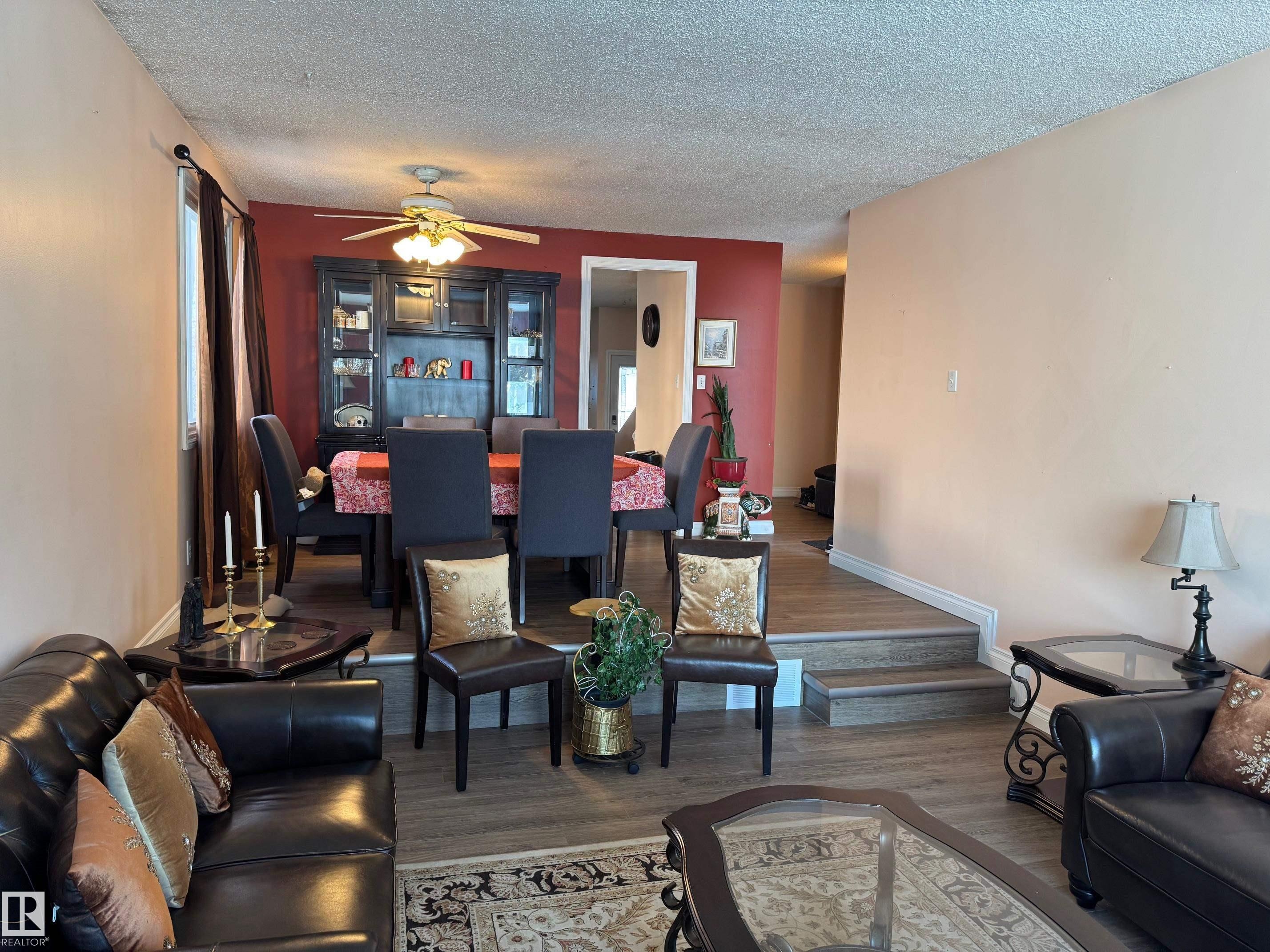 3203 74 Street, Edmonton, AB - Indoor Photo Showing Living Room
