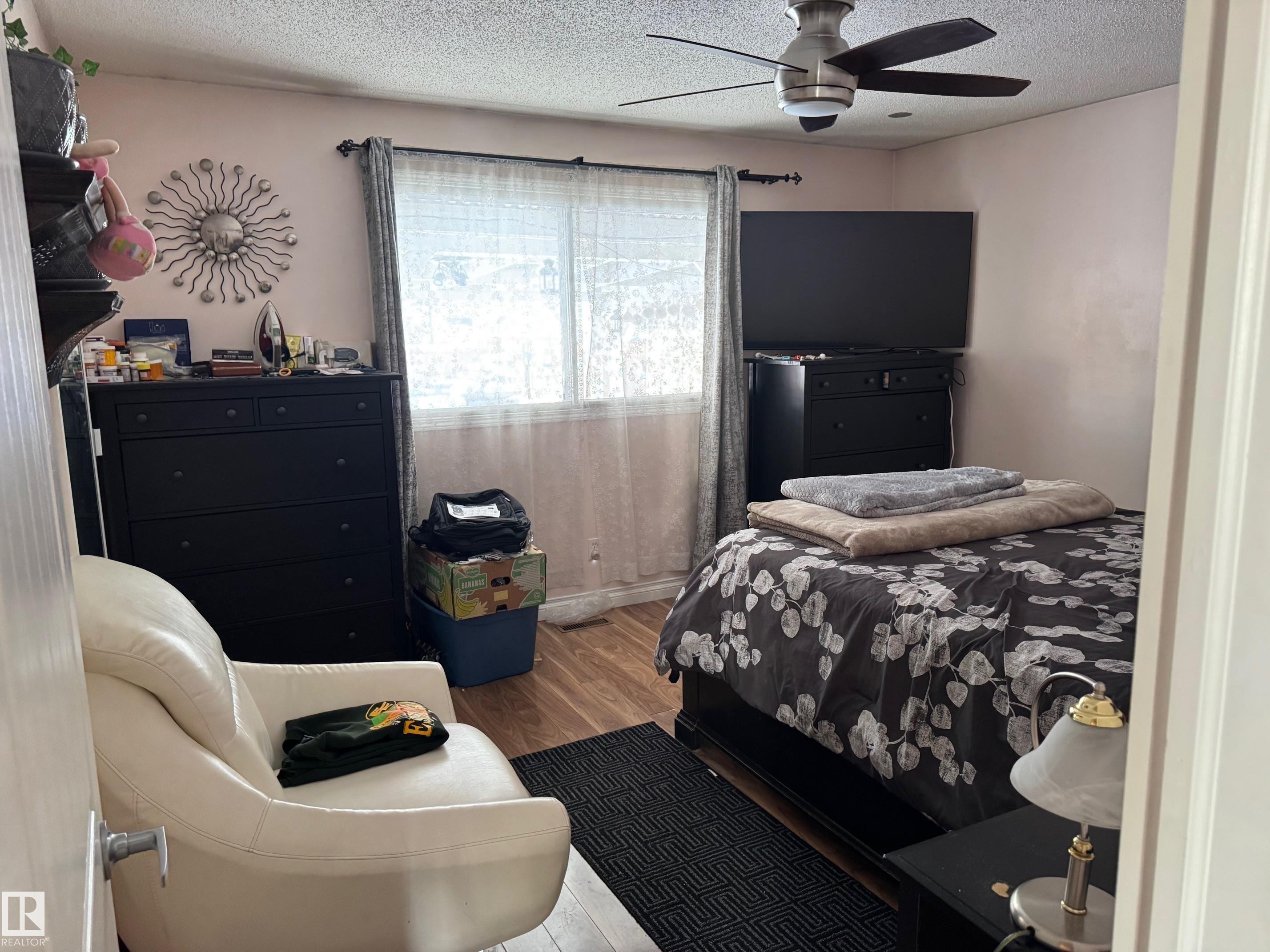 3203 74 Street, Edmonton, AB - Indoor Photo Showing Bedroom