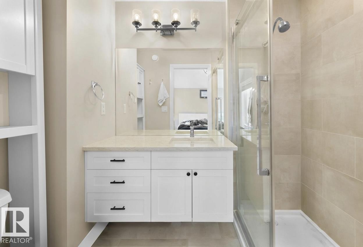 11212 75 Avenue, Edmonton, AB - Indoor Photo Showing Bathroom