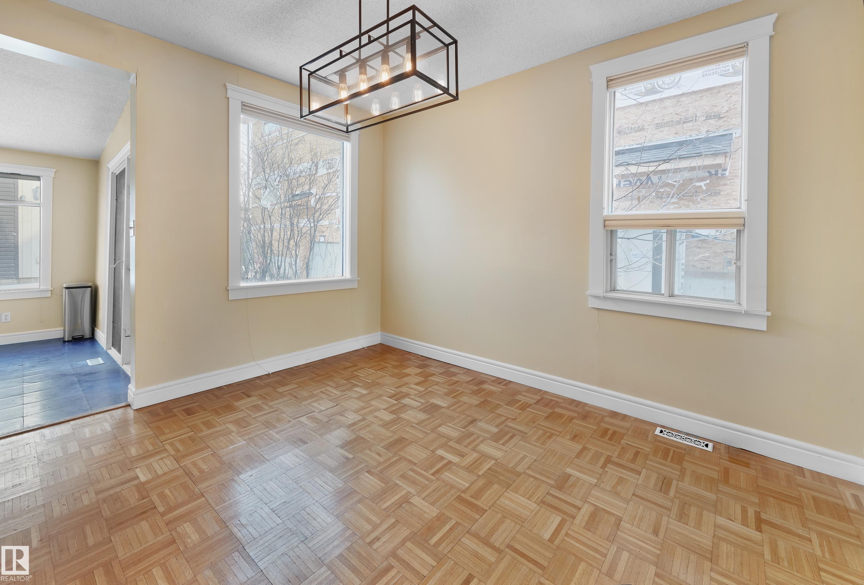 11212 75 Avenue, Edmonton, AB - Indoor Photo Showing Other Room