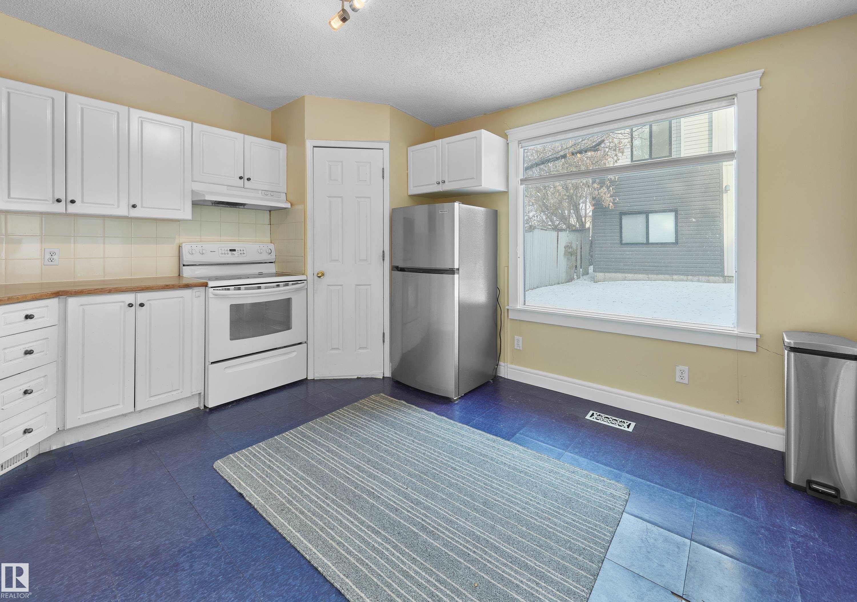 11212 75 Avenue, Edmonton, AB - Indoor Photo Showing Kitchen
