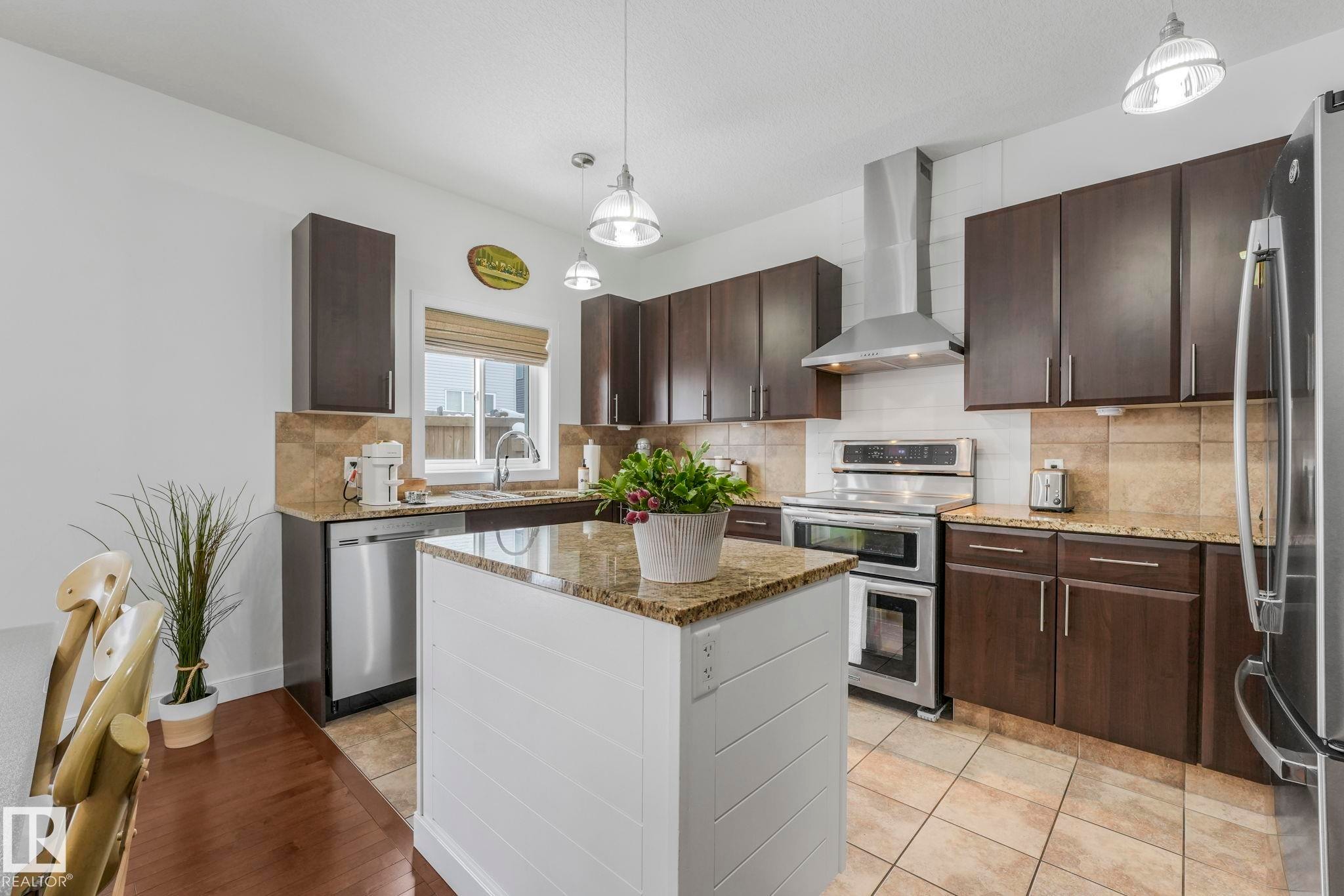 3 450 Mcconachie Way, Edmonton, AB - Indoor Photo Showing Kitchen With Upgraded Kitchen