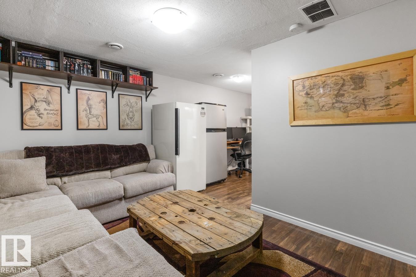 3820 53 Street, Gibbons, AB - Indoor Photo Showing Living Room