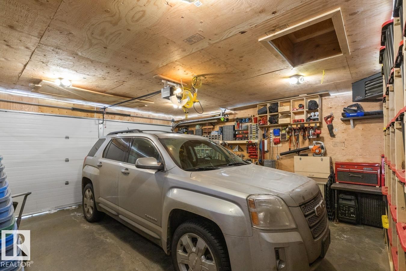 3820 53 Street, Gibbons, AB - Indoor Photo Showing Garage