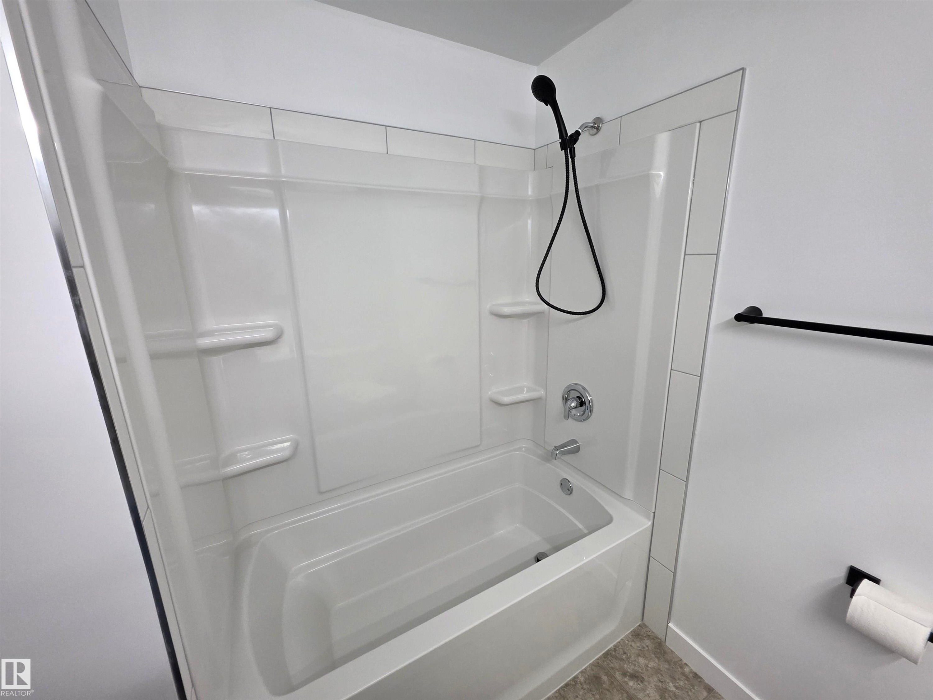 5213 46 Avenue, Drayton Valley, AB - Indoor Photo Showing Bathroom