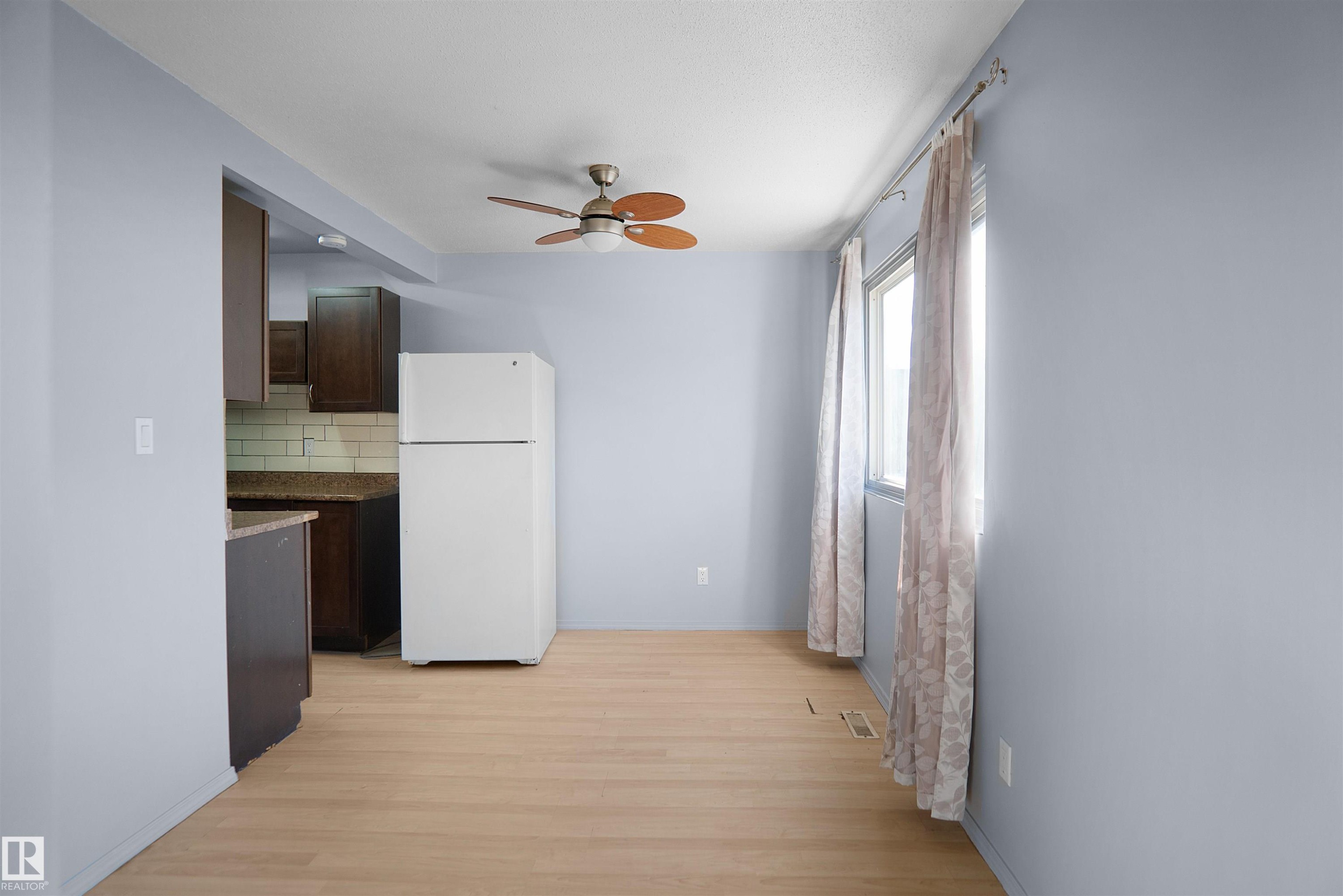 887 Abbottsfield Road, Edmonton, AB - Indoor