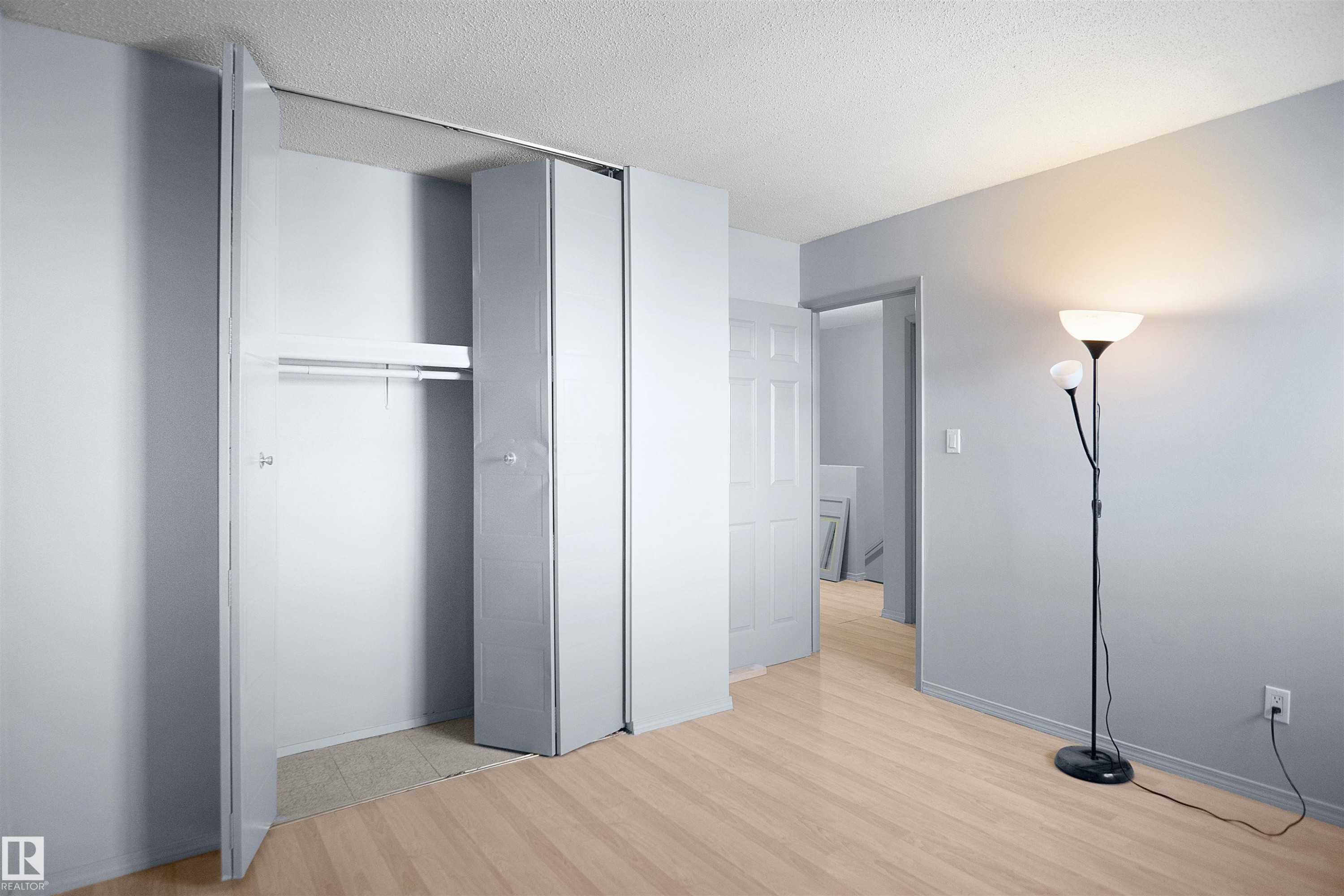 887 Abbottsfield Road, Edmonton, AB - Indoor