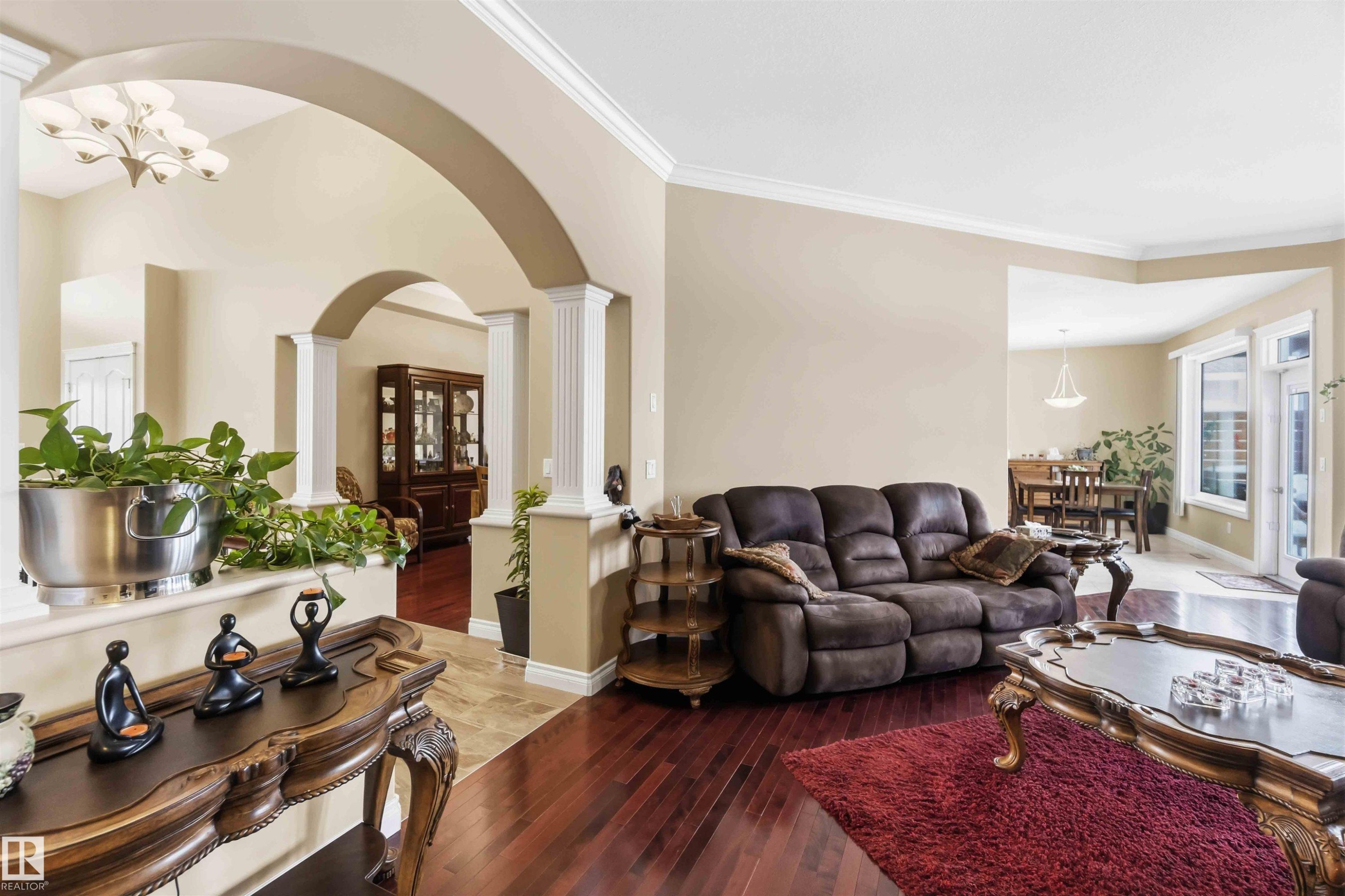 40 Landing Trails Drive, Gibbons, AB - Indoor Photo Showing Living Room